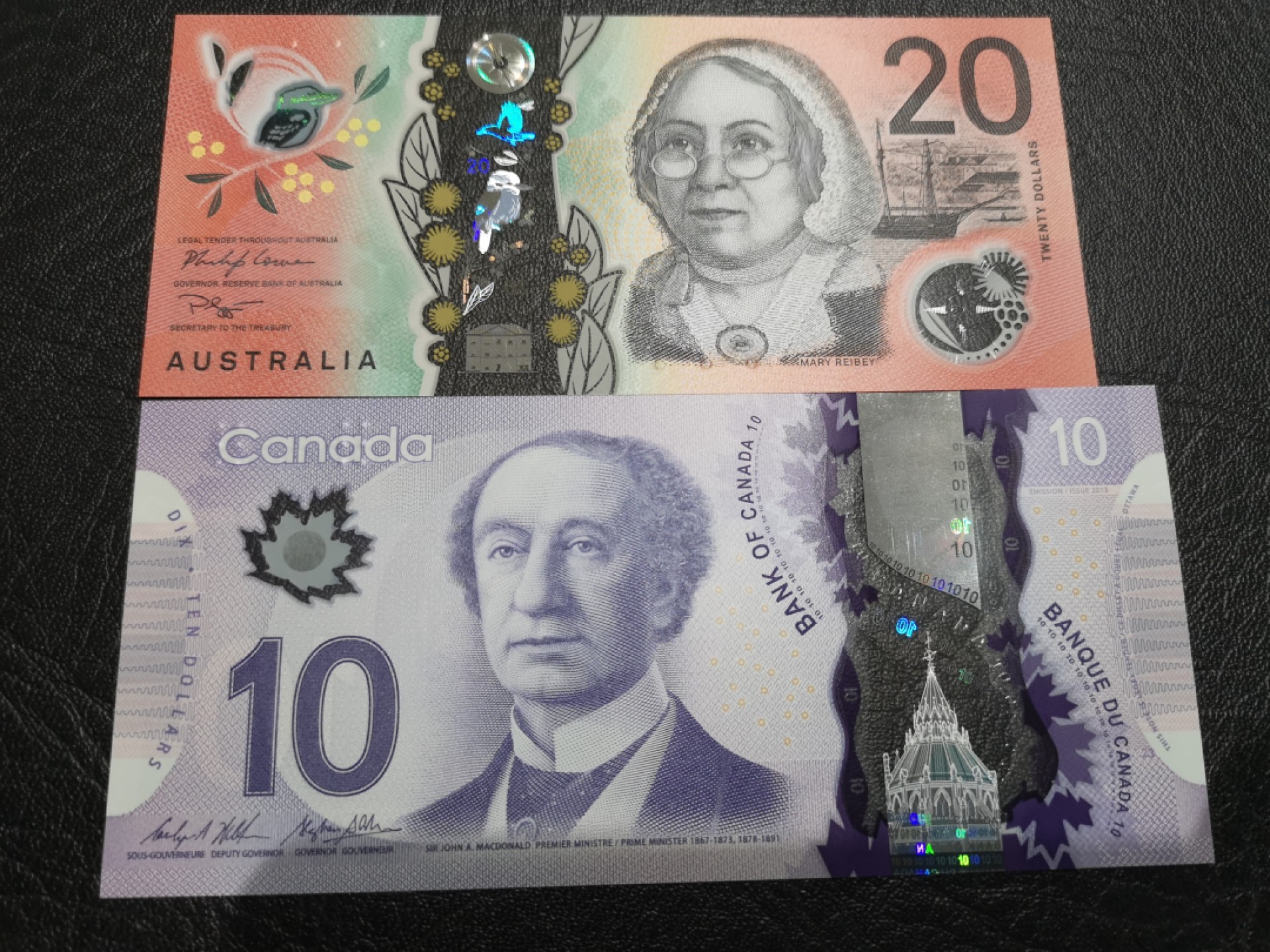 外钞收藏家》第一百七十四期拍卖 澳大利亚20、加拿大10 两张 无47 全新UNC