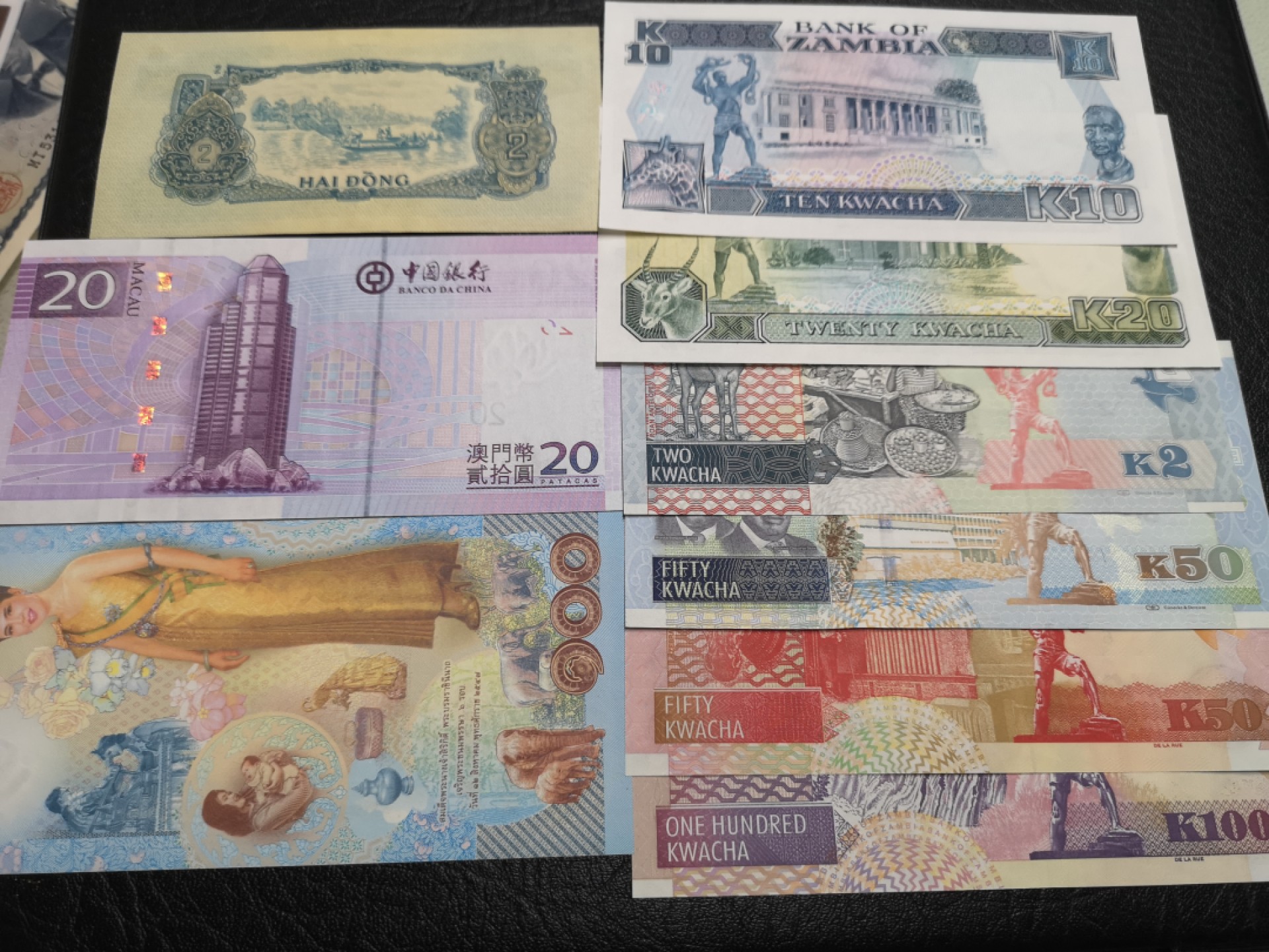 外钞收藏家》第一百七十四期拍卖 四个国家地区 9张一起 全新UNC