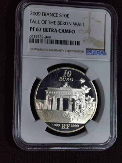 刘世昌艺术品销售中心～虎踞龙蟠*金杨在线联拍群第311期  - 法国2009年10欧元“柏林墙倒塌20周年”精制纪念银币（NGC PF67UC 串号：6412532-049）1枚，原盒证。此币荣获当年世界硬币大奖赛～“最佳时事币”奖。
