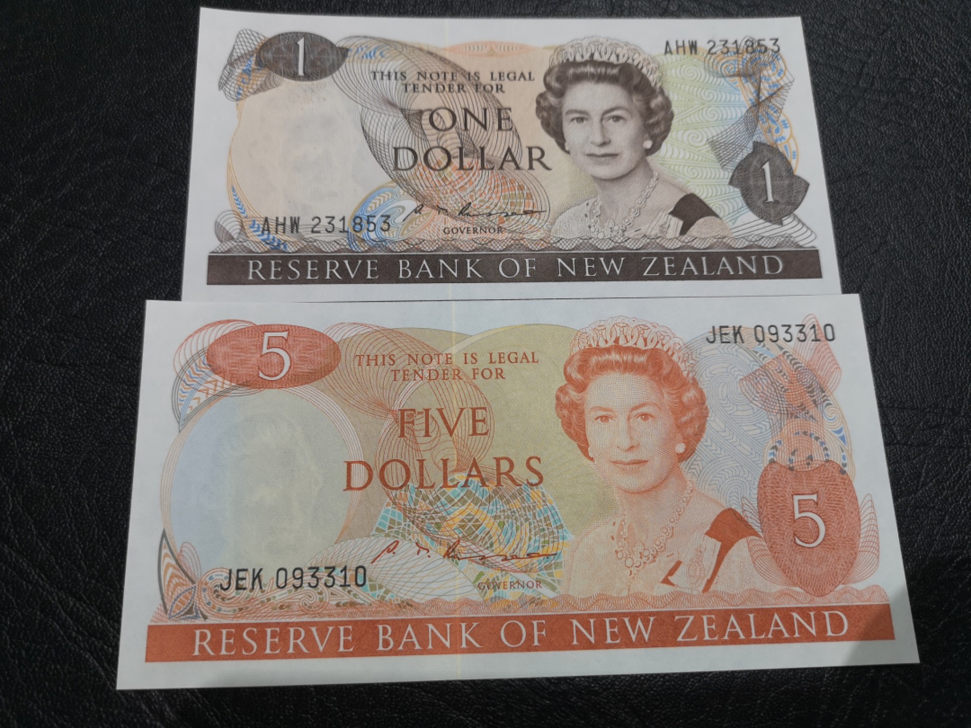 外钞收藏家》第一百七十四期拍卖 新西兰1、5刀两张 全新UNC 无47