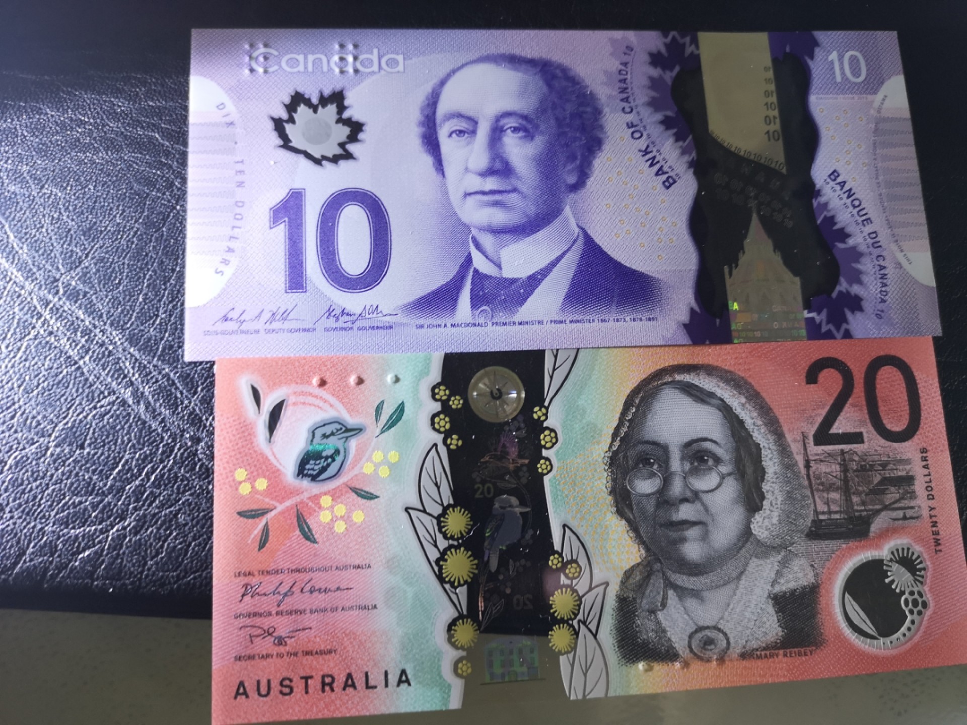 外钞收藏家》第一百七十四期拍卖 澳大利亚20、加拿大10 两张 无47 全新UNC