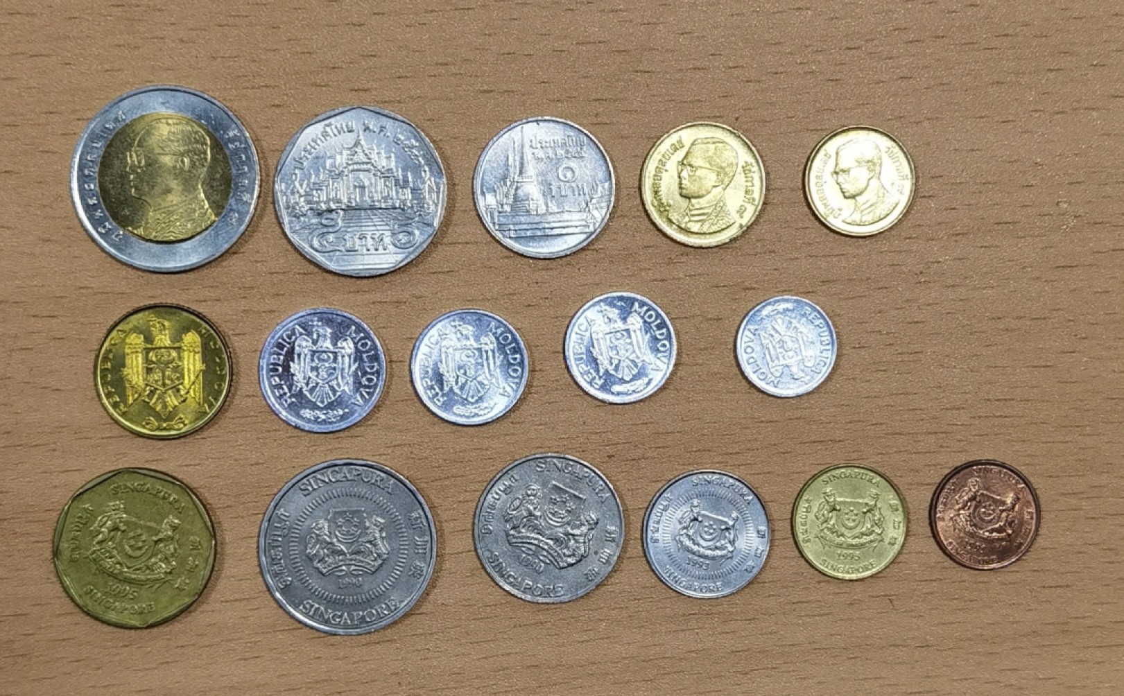 北京马甸外币专卖微拍第七十三期，非贵金属外国纪念币，流通币专场，陆续上新欢迎光临 新加坡，摩尔多瓦，泰国三套
