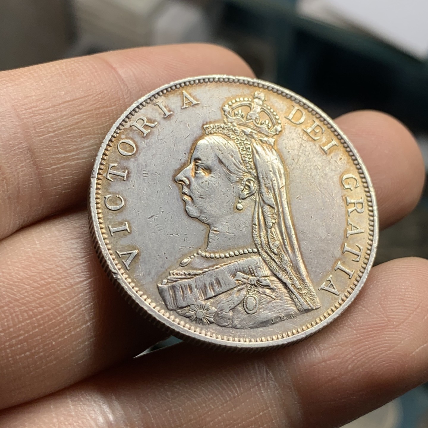 《竞宝斋》第47场-本周日，周一2场连拍（全场不限金额包邮） AU 英国 1887年 维多利亚高冠双弗洛林银币 细节丰富清晰 