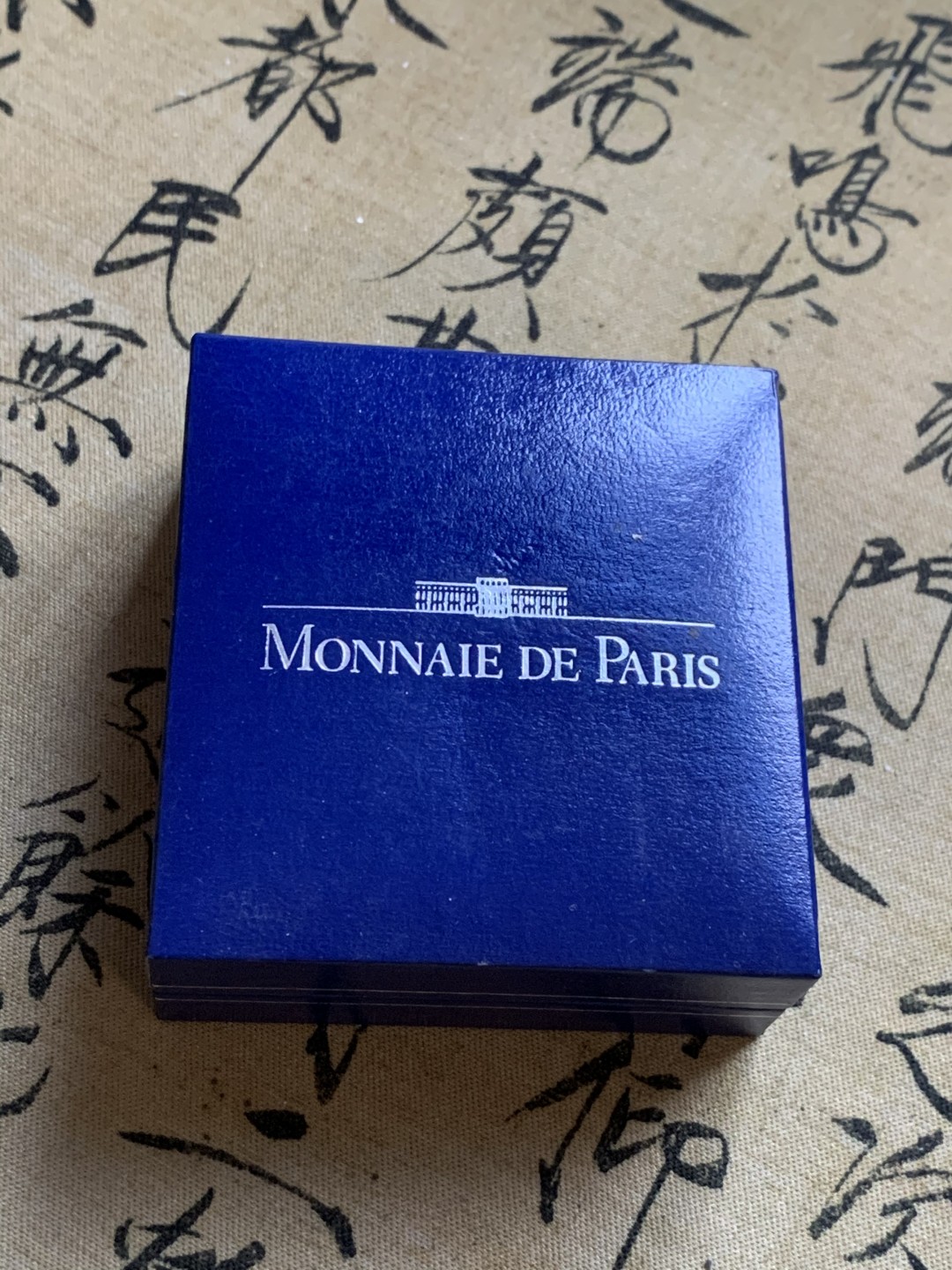 《竞宝斋》第47场-本周日，周一2场连拍（全场不限金额包邮） 蓝盒证书 法国 2000年 欧洲女神像 和货币纪念 6.55957法郎 精制大银币 稀少