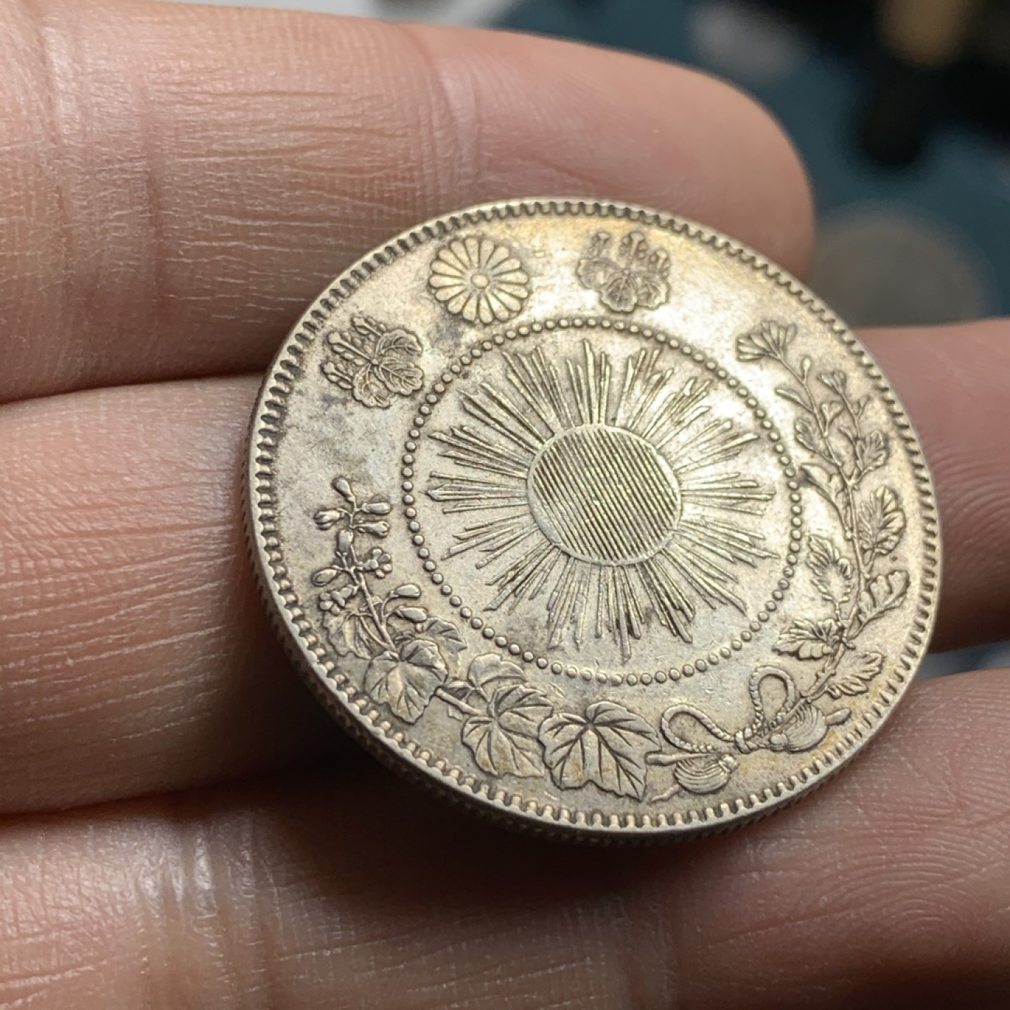 《竞宝斋》第47场-本周日，周一2场连拍（全场不限金额包邮） 日本明治三年50钱银币 原味 潜力品