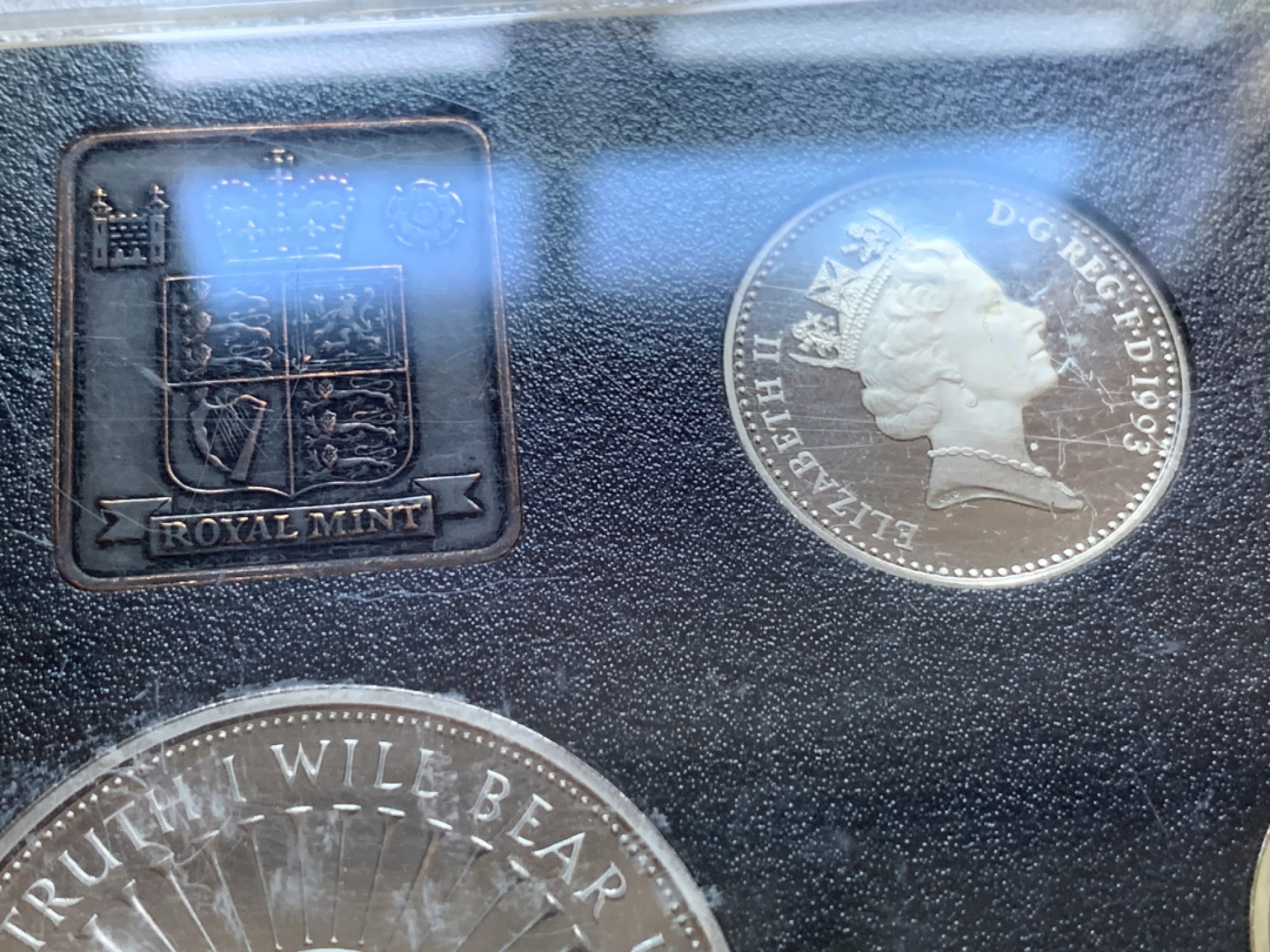 《竞宝斋》第47场-本周日，周一2场连拍（全场不限金额包邮） 英国硬币套装  1993年精制套装-含5英镑的女王登基40周年纪念币