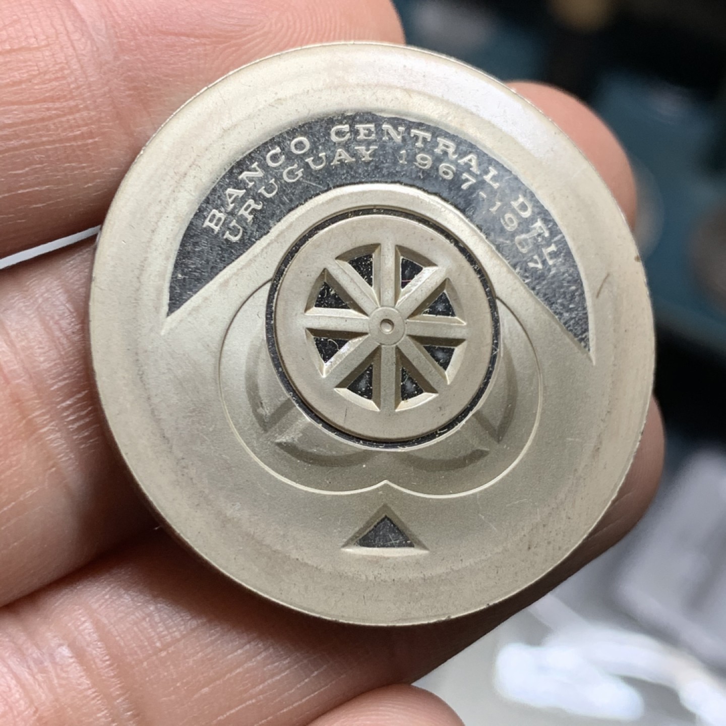 《竞宝斋》第47场-本周日，周一2场连拍（全场不限金额包邮） 乌拉圭 1987年 纪念央行20周年 5000比索 精制大银币 稀少