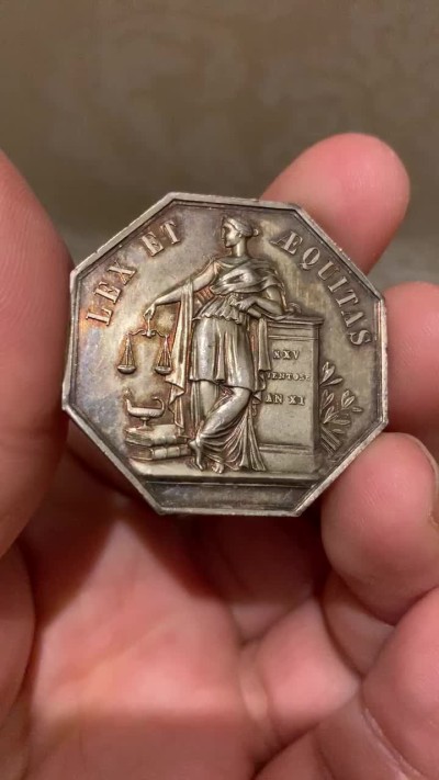 《竞宝斋》第47场-本周日，周一2场连拍（全场不限金额包邮） 法国 超大规格 五彩包浆 里尔区公证人 八角银质代币 19.6克，对角直径36.7mm 丰饶角 银标