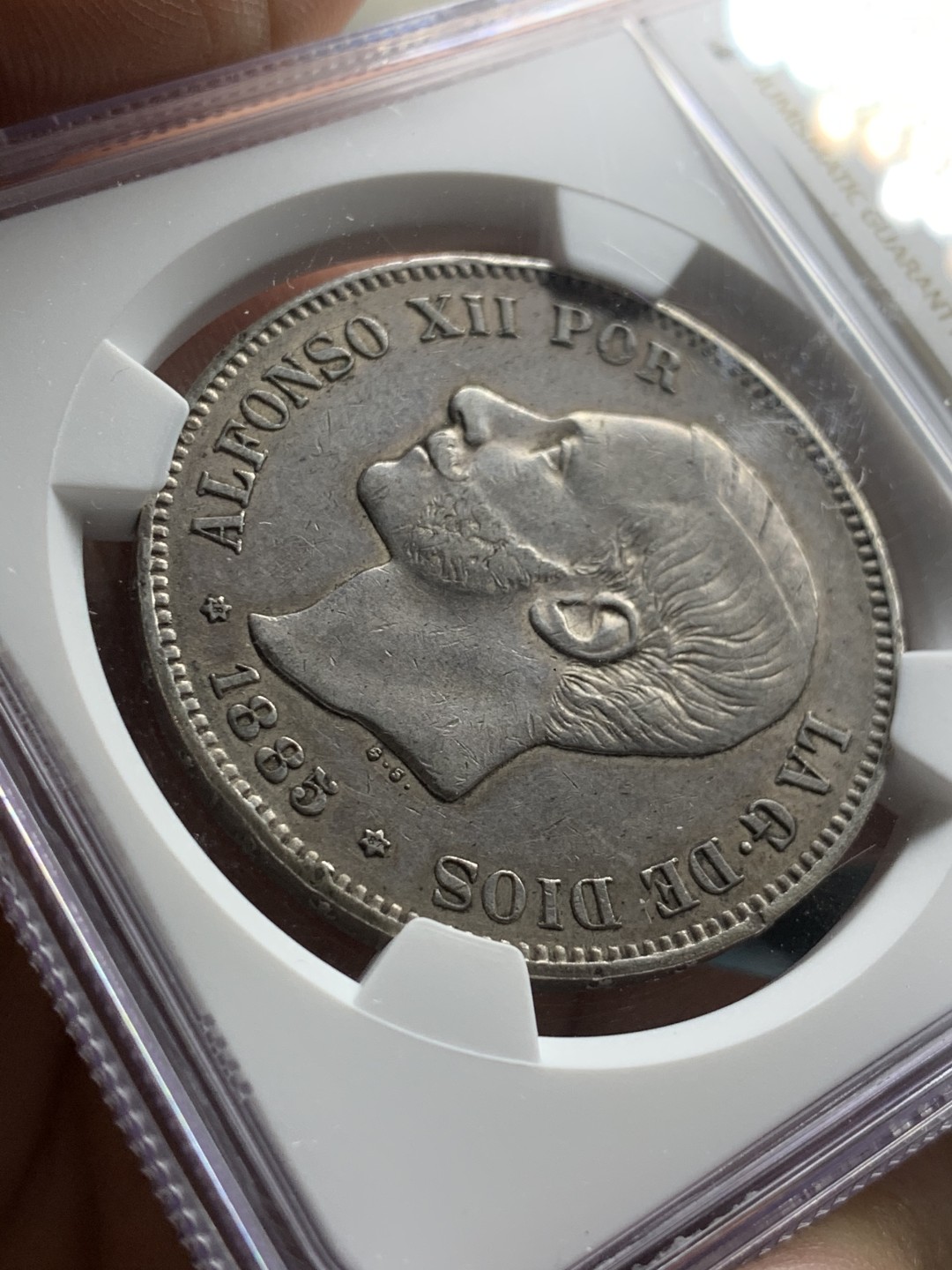 《竞宝斋》第47场-本周日，周一2场连拍（全场不限金额包邮） NGC AU评级 西班牙 1885年 阿方索十二世  5比塞塔 双柱银币 胡子还比较清楚