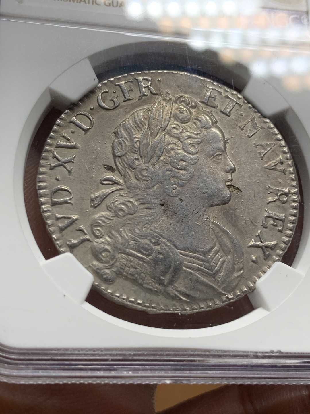 《竞宝斋》第47场-本周日，周一2场连拍（全场不限金额包邮） NGC AUD 法国 1718年 路易十五 小孩 大头版 埃居大银币 没有减重痕的比较难得