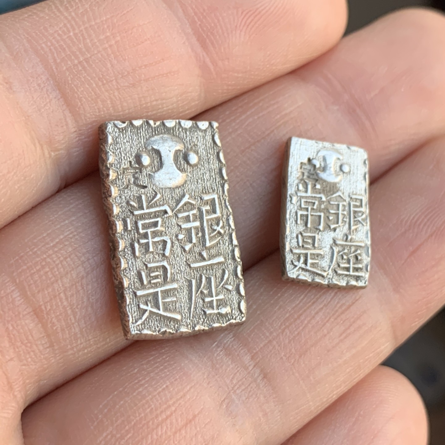 《竞宝斋》第47场-本周日，周一2场连拍（全场不限金额包邮） 日本南镣一朱银/二朱银一对 