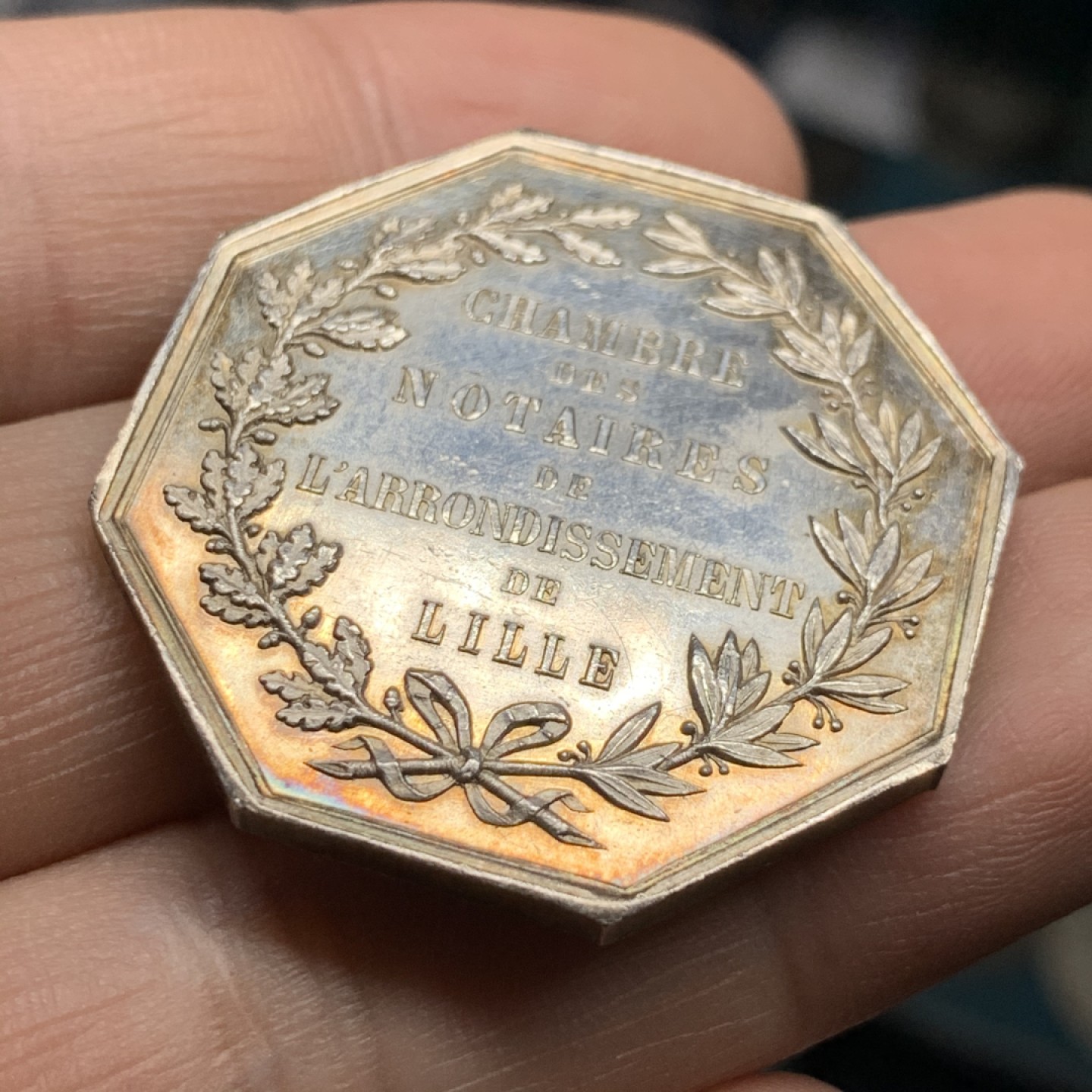 《竞宝斋》第47场-本周日，周一2场连拍（全场不限金额包邮） 法国 超大规格 五彩包浆 里尔区公证人 八角银质代币 19.6克，对角直径36.7mm 丰饶角 银标