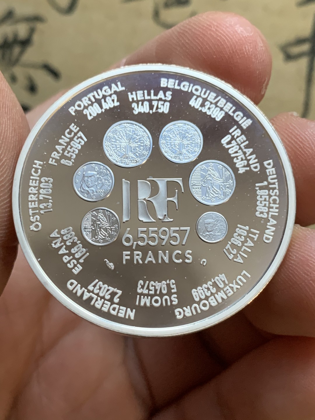 《竞宝斋》第47场-本周日，周一2场连拍（全场不限金额包邮） 蓝盒证书 法国 2000年 欧洲女神像 和货币纪念 6.55957法郎 精制大银币 稀少