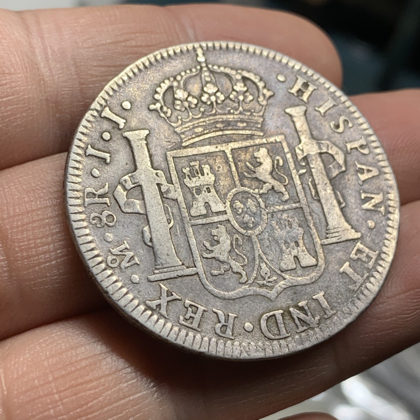 《竞宝斋》第47场-本周日，周一2场连拍（全场不限金额包邮） 1817年西班牙双柱8R 费迪南多七世 西属墨西哥银币 美品无戳记 、费七弱打常见，此枚品相实属不易