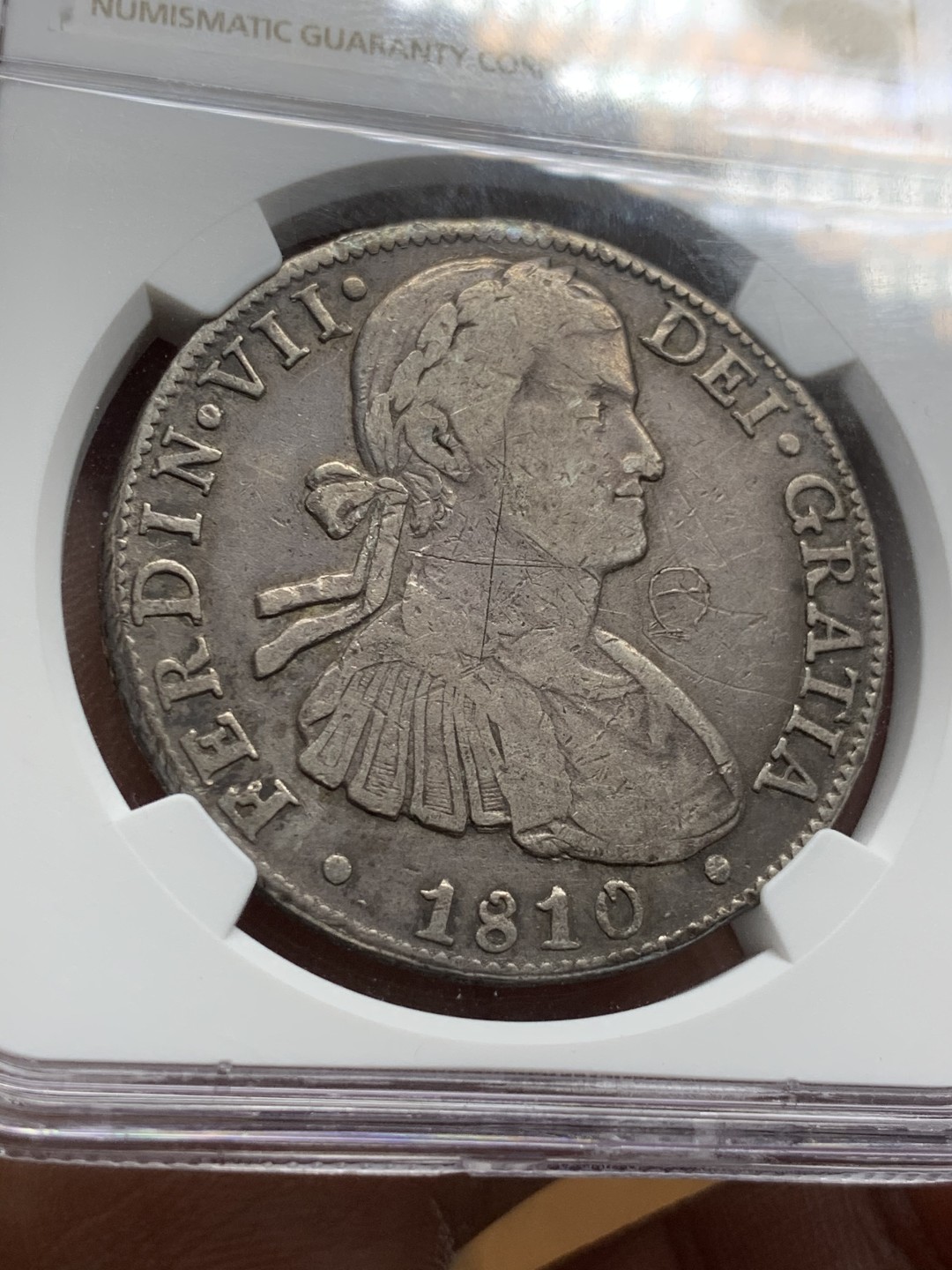 《竞宝斋》第47场-本周日，周一2场连拍（全场不限金额包邮） NGC 评级 墨西哥 1810年 费七 8R 双柱 大银币