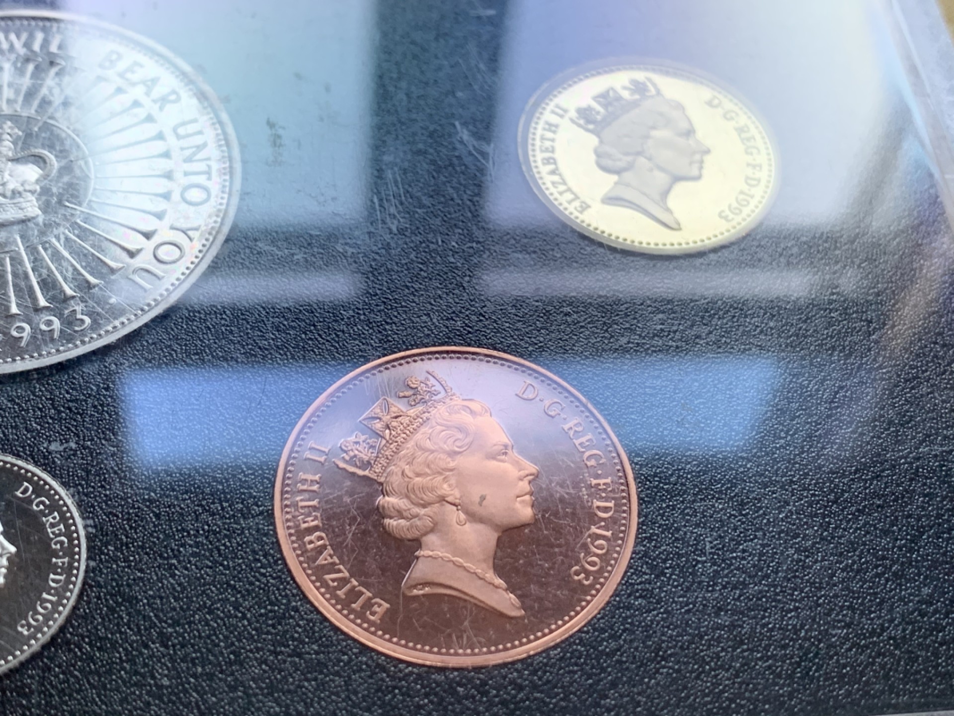 《竞宝斋》第47场-本周日，周一2场连拍（全场不限金额包邮） 英国硬币套装  1993年精制套装-含5英镑的女王登基40周年纪念币