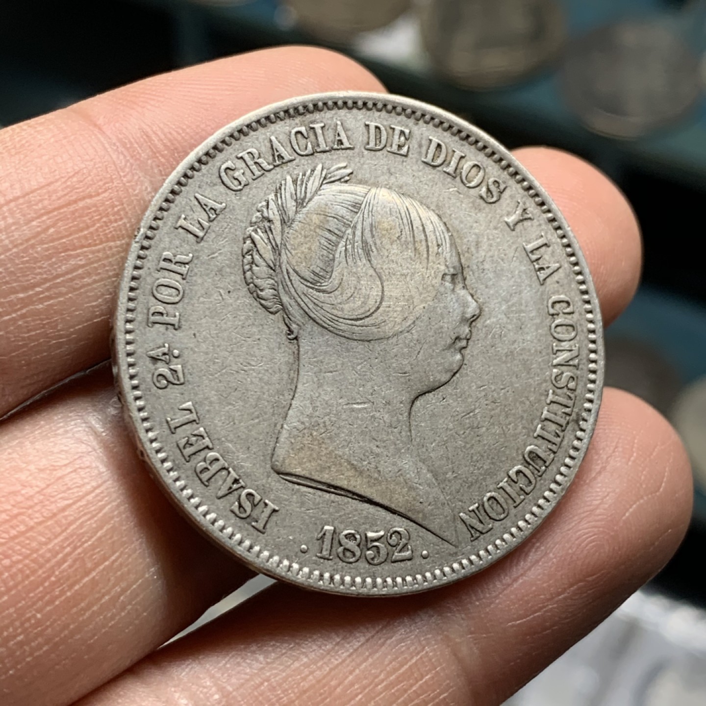 《竞宝斋》第47场-本周日，周一2场连拍（全场不限金额包邮） 1852年伊莎贝拉二世双柱20R 猪妹妹银币 美品无弱打，双柱中的少见品种，好品相更少见，双柱收藏必备之一