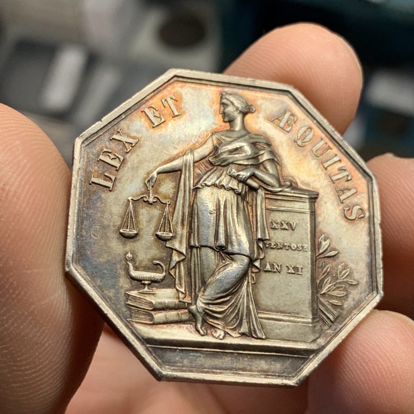 《竞宝斋》第47场-本周日，周一2场连拍（全场不限金额包邮） 法国 超大规格 五彩包浆 里尔区公证人 八角银质代币 19.6克，对角直径36.7mm 丰饶角 银标