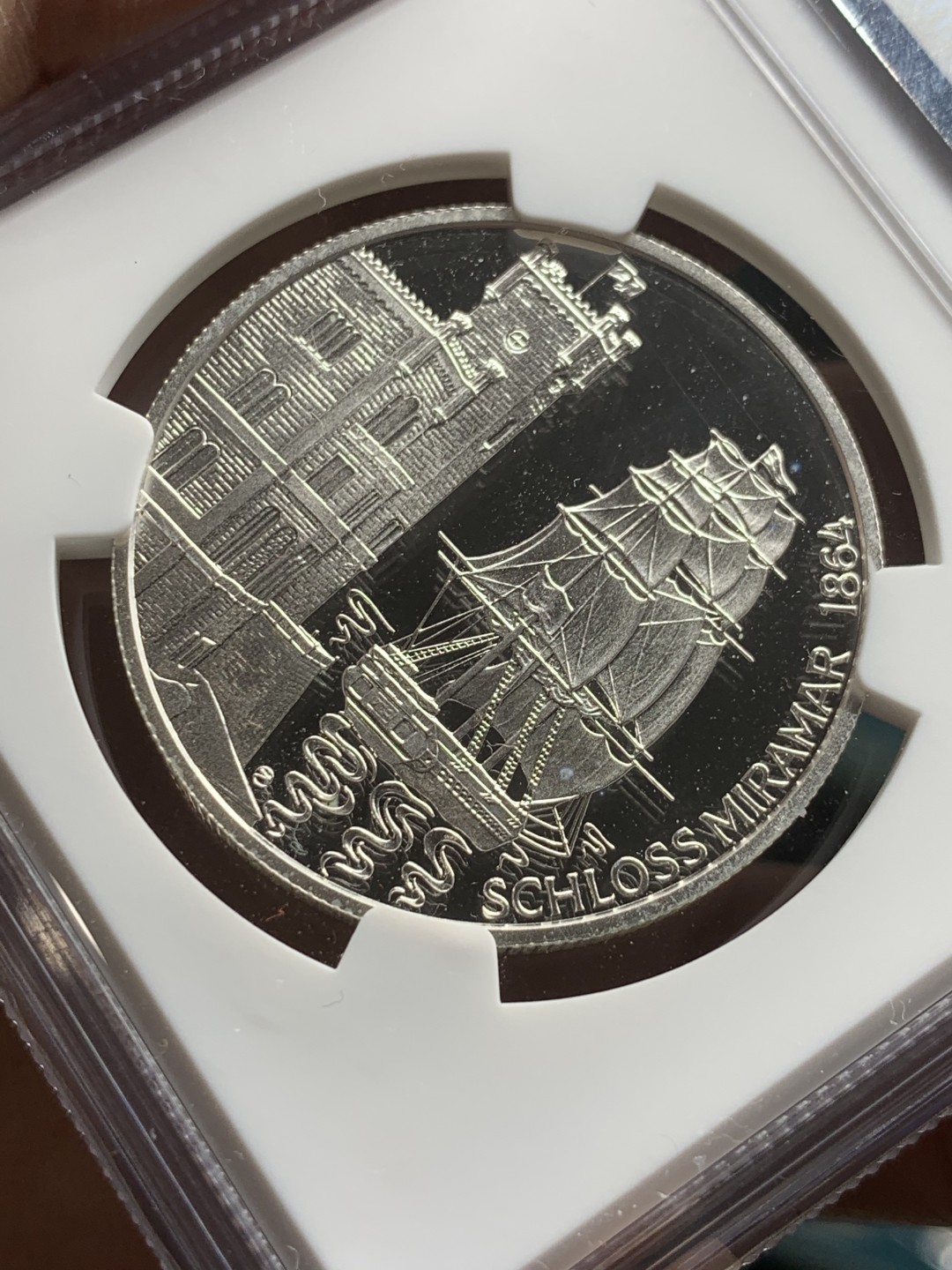 《竞宝斋》第47场-本周日，周一2场连拍（全场不限金额包邮） 1997年奥地利精铸镜面马克西米利一世100先令NGC PF-69 