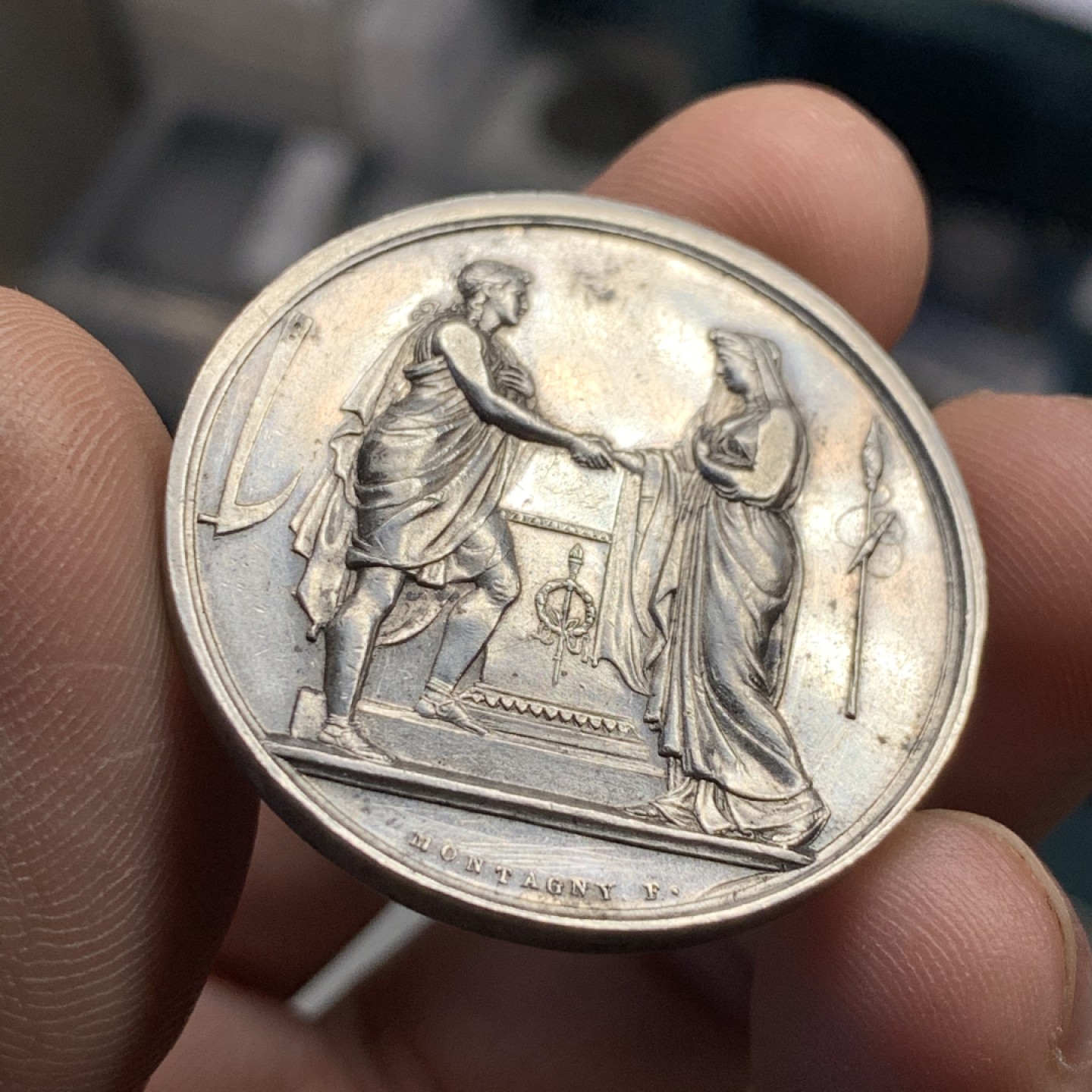 《竞宝斋》第47场-本周日，周一2场连拍（全场不限金额包邮） 法国 1832-1841年 大型银质婚章 17.9克 34.3mm直径 神灯边铭