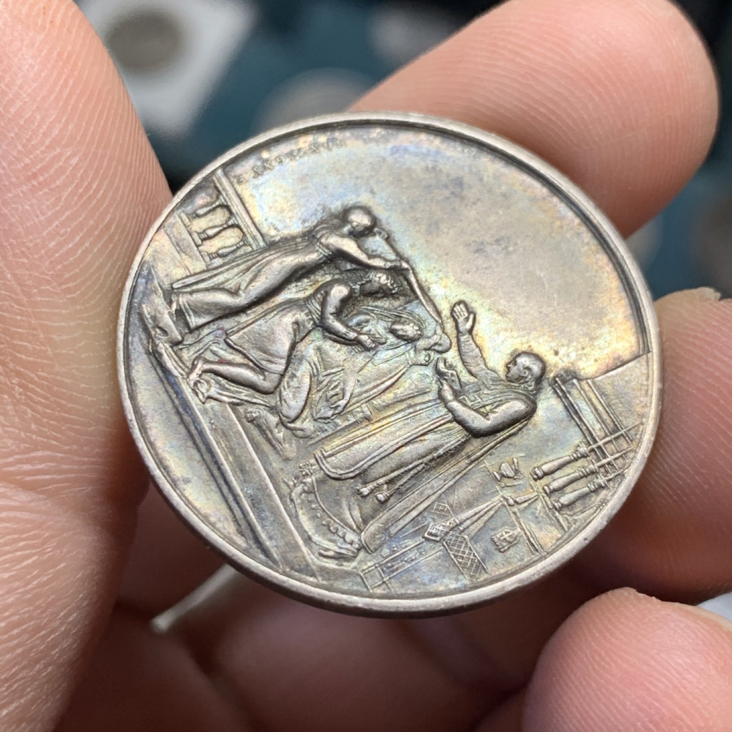 《竞宝斋》第47场-本周日，周一2场连拍（全场不限金额包邮） 法国 1860-1879年 深五彩 银质婚章 12.1克 30.6mm直径 蜜蜂边铭