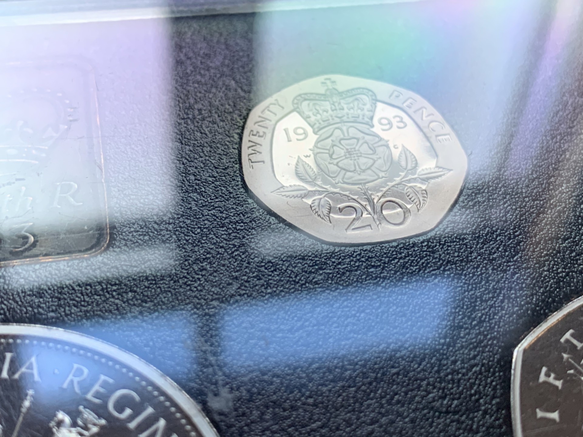 《竞宝斋》第47场-本周日，周一2场连拍（全场不限金额包邮） 英国硬币套装  1993年精制套装-含5英镑的女王登基40周年纪念币