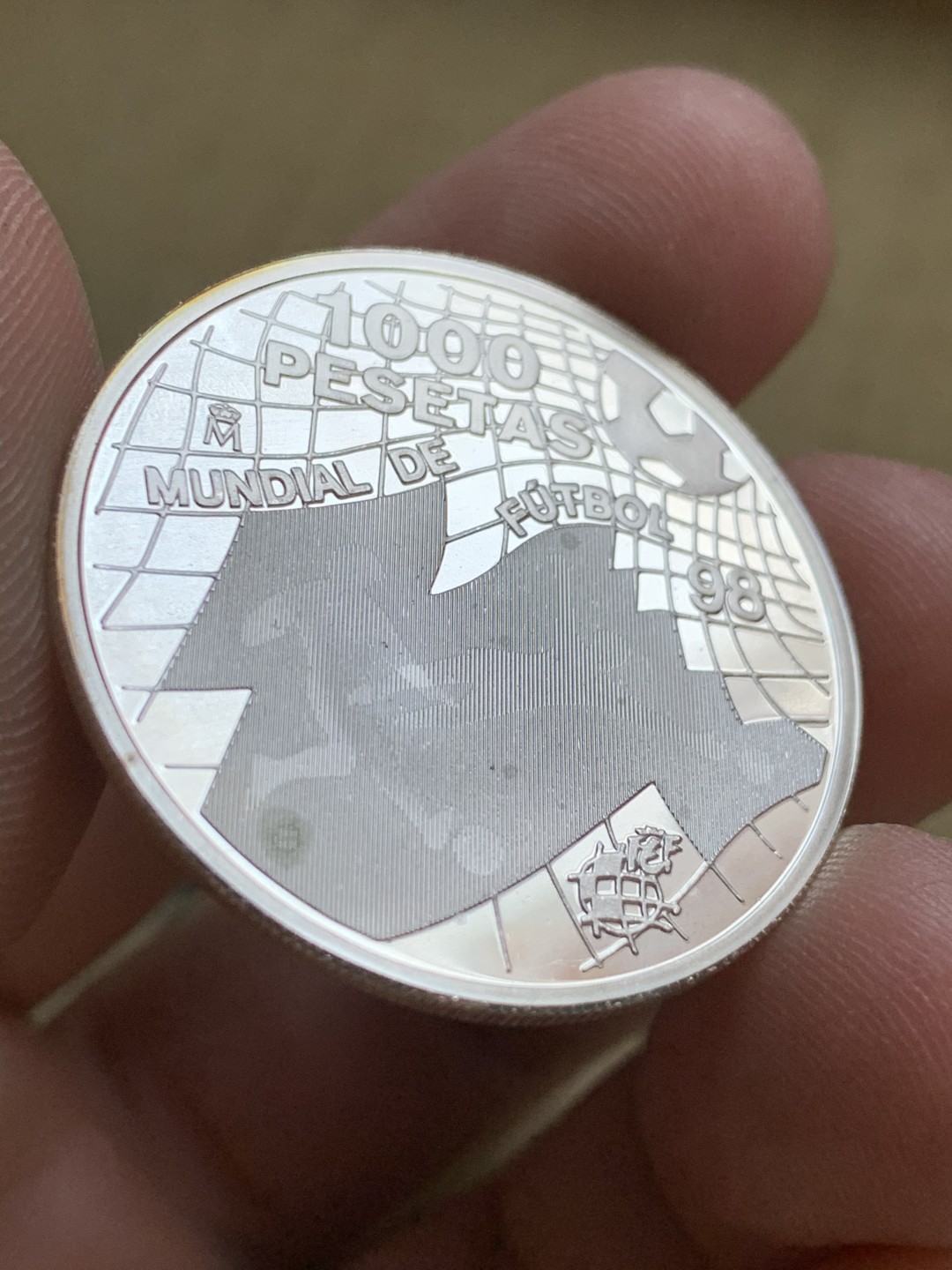 《竞宝斋》第47场-本周日，周一2场连拍（全场不限金额包邮） 13.5克 925银 原盒证书 西班牙1998年 世界杯 1000比塞塔 精制银币