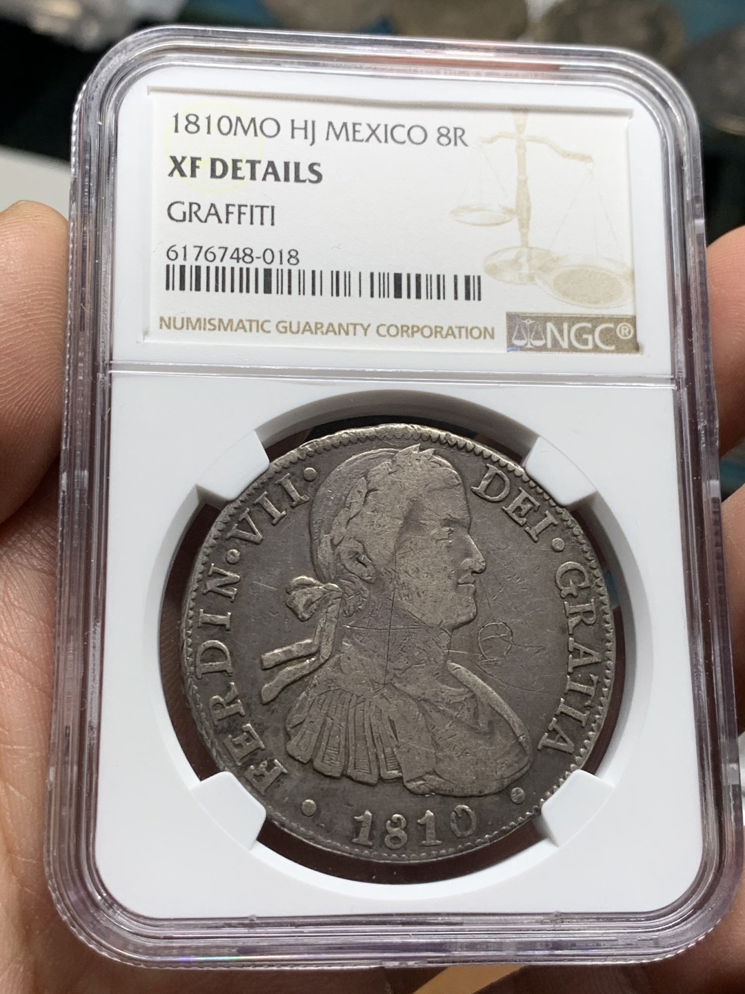 《竞宝斋》第47场-本周日，周一2场连拍（全场不限金额包邮） NGC 评级 墨西哥 1810年 费七 8R 双柱 大银币