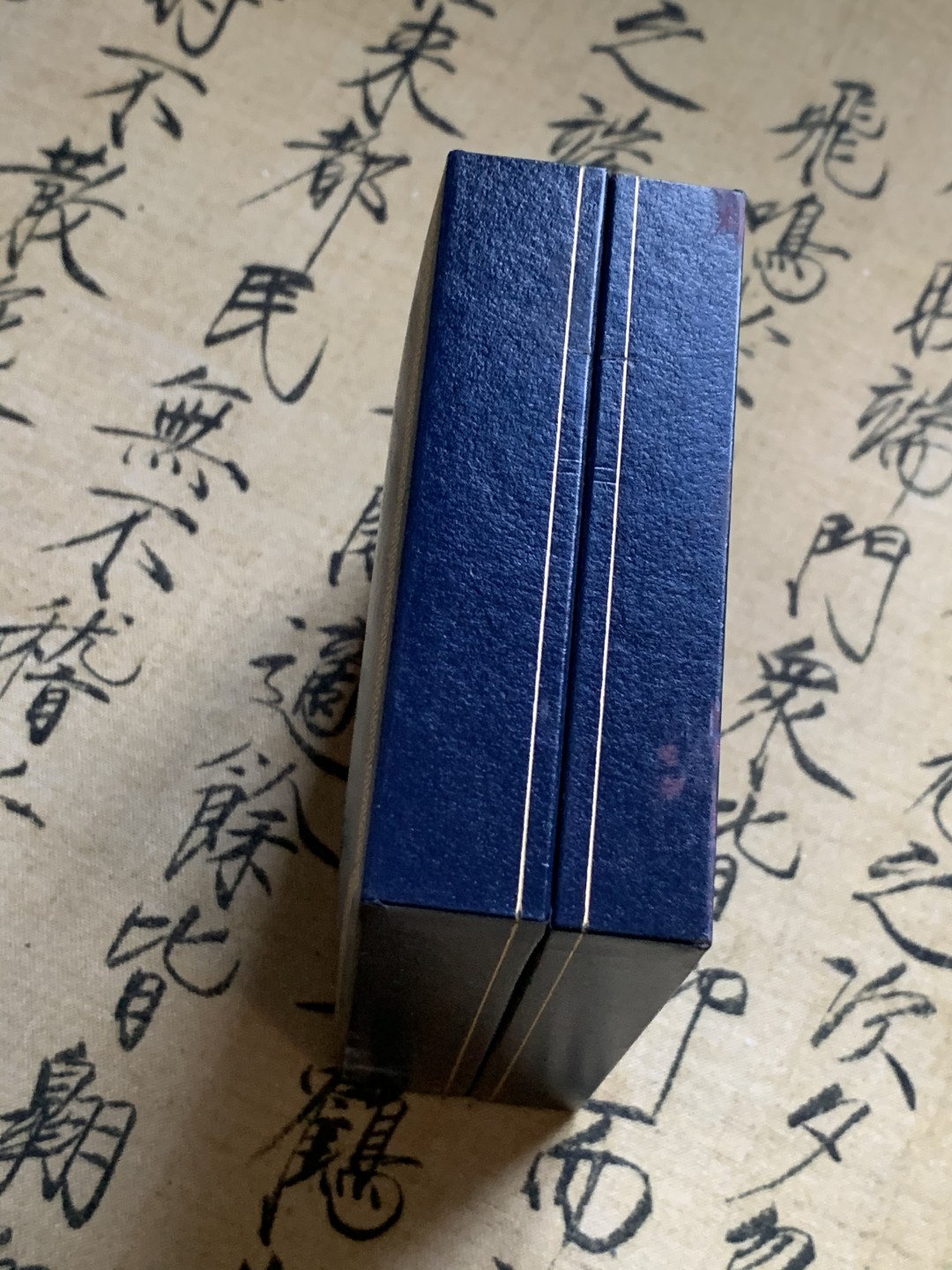 《竞宝斋》第47场-本周日，周一2场连拍（全场不限金额包邮） 原盒证书 伊比利亚公司 2002年 纪念欧元货币使用 1盎司 精制银章