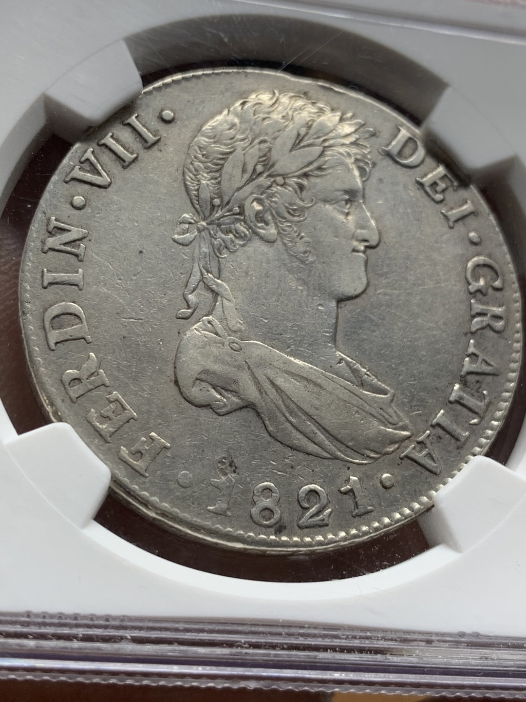 《竞宝斋》第47场-本周日，周一2场连拍（全场不限金额包邮） NGC XF 危地马拉 1821年 费七 8R双柱 银币 深打难得