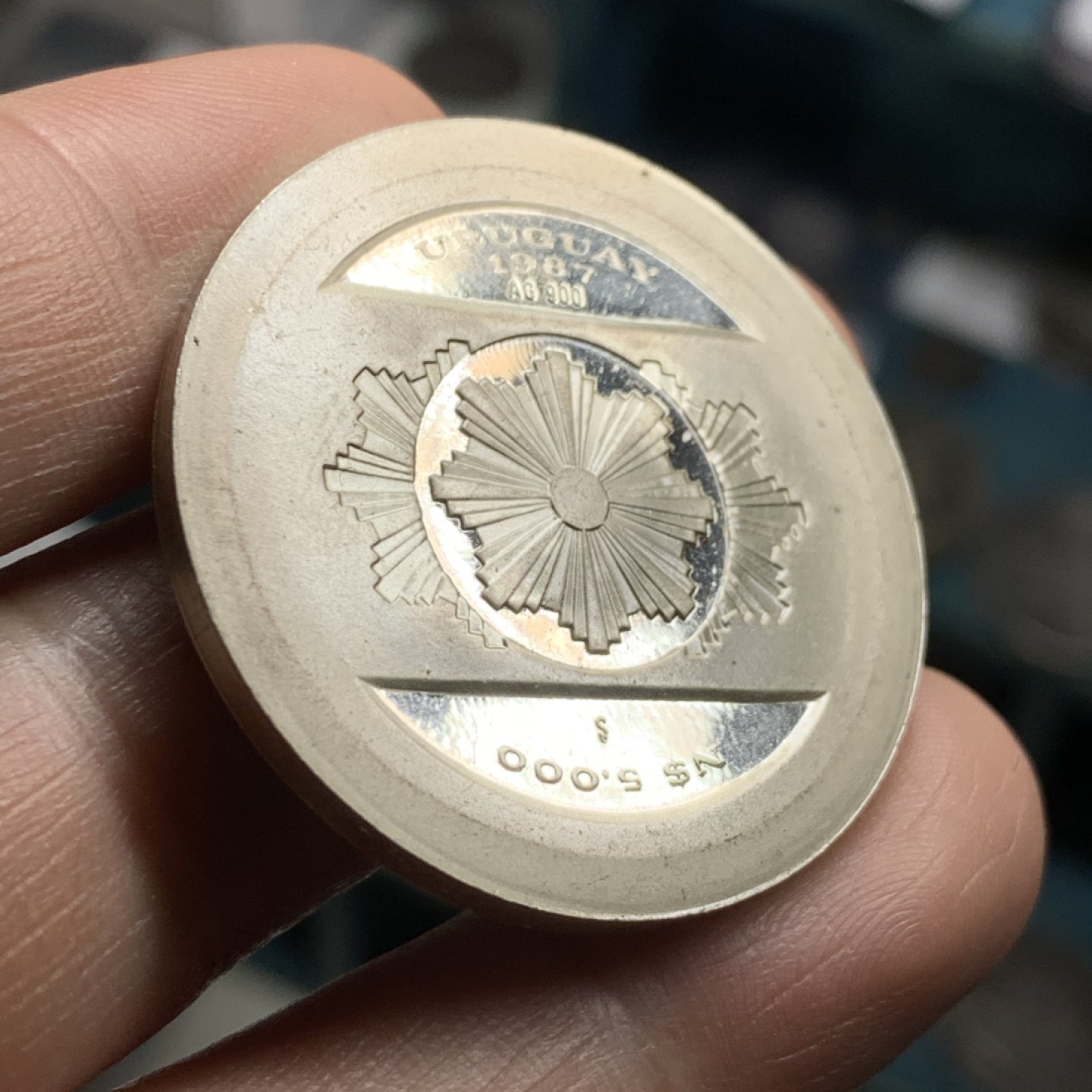 《竞宝斋》第47场-本周日，周一2场连拍（全场不限金额包邮） 乌拉圭 1987年 纪念央行20周年 5000比索 精制大银币 稀少