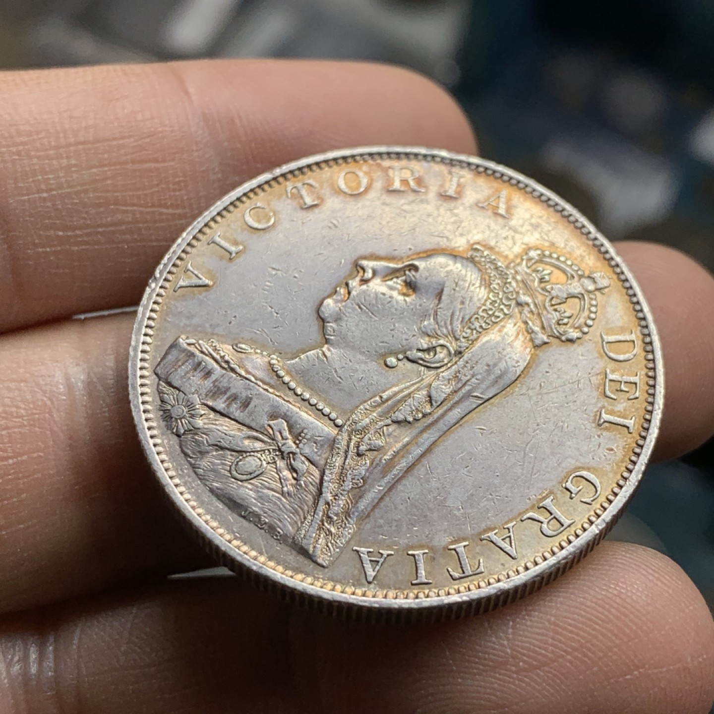 《竞宝斋》第47场-本周日，周一2场连拍（全场不限金额包邮） AU 英国 1887年 维多利亚高冠双弗洛林银币 细节丰富清晰 