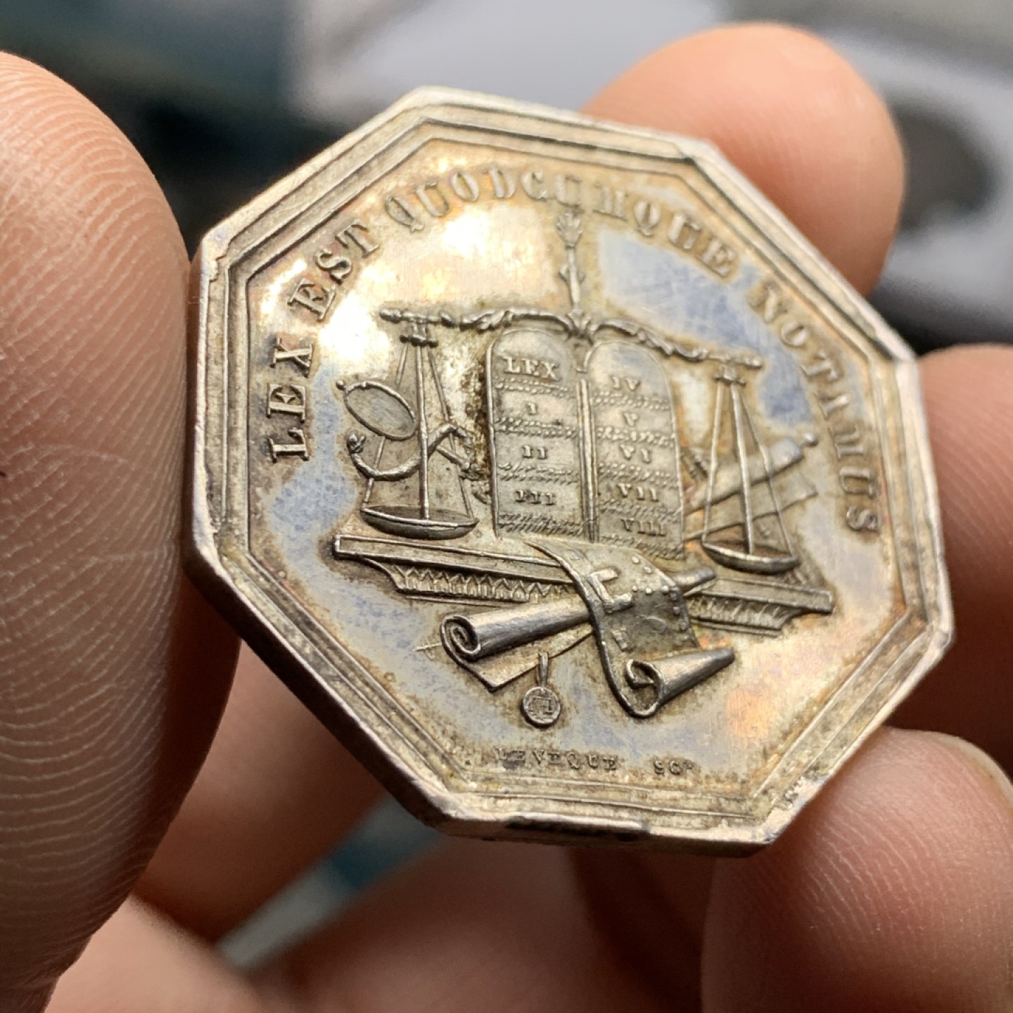 《竞宝斋》第47场-本周日，周一2场连拍（全场不限金额包邮） 法国五彩AU+ 1860-1879年 曼特斯区 公证人 塞纳河和瓦兹 八角银质代币 12.4克，对角直径33.4mm 蜜蜂边铭 银标 