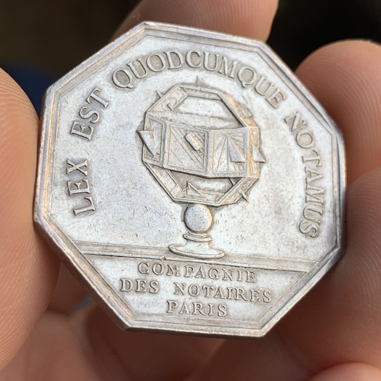 《竞宝斋》第47场-本周日，周一2场连拍（全场不限金额包邮） 法国 巴黎 公证人 八角银质代币 19.2克，对角直径36.4mm 丰饶角 银标 1880年左右