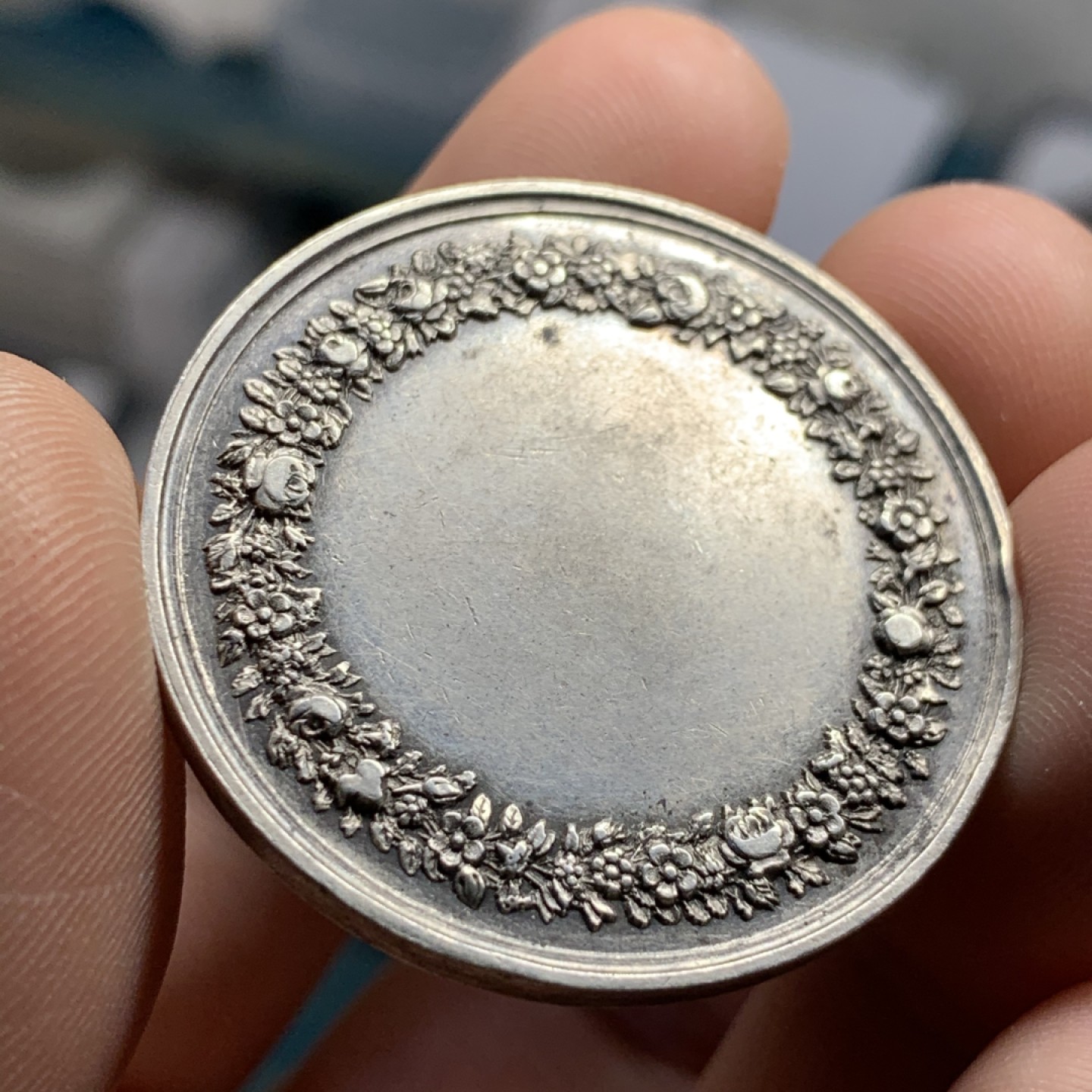 《竞宝斋》第47场-本周日，周一2场连拍（全场不限金额包邮） 法国 1832-1841年 大型银质婚章 17.9克 34.3mm直径 神灯边铭