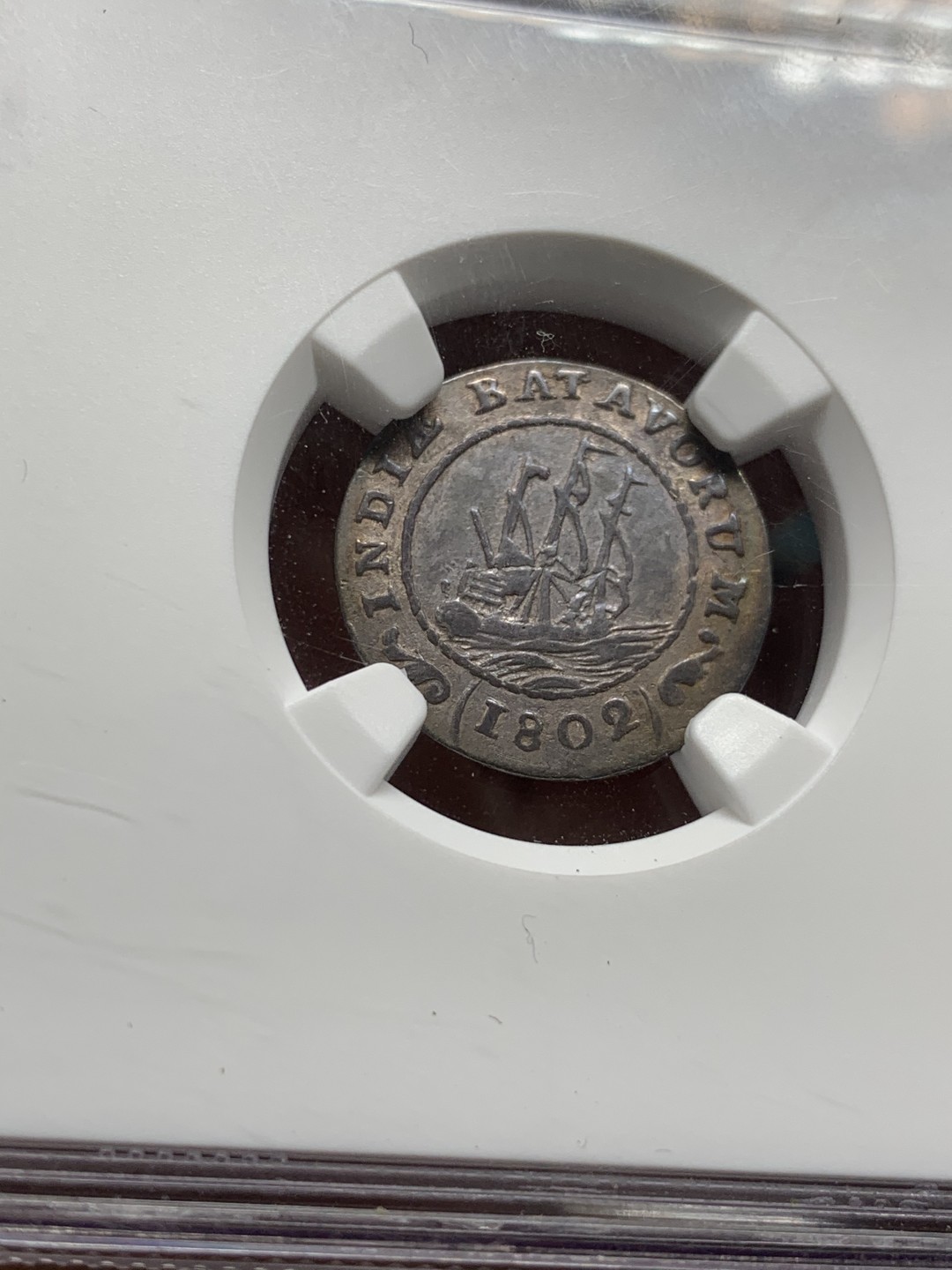 《竞宝斋》第47场-本周日，周一2场连拍（全场不限金额包邮） NGC XF40 荷属 巴达维亚共和国 1802年 1/8G 好味道好状态 船和狮子轮廓清晰 少见品种