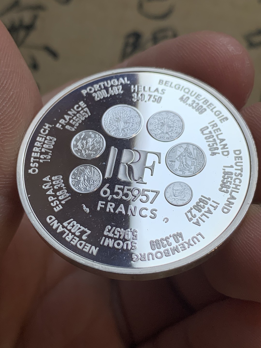 《竞宝斋》第47场-本周日，周一2场连拍（全场不限金额包邮） 蓝盒证书 法国 2000年 欧洲女神像 和货币纪念 6.55957法郎 精制大银币 稀少