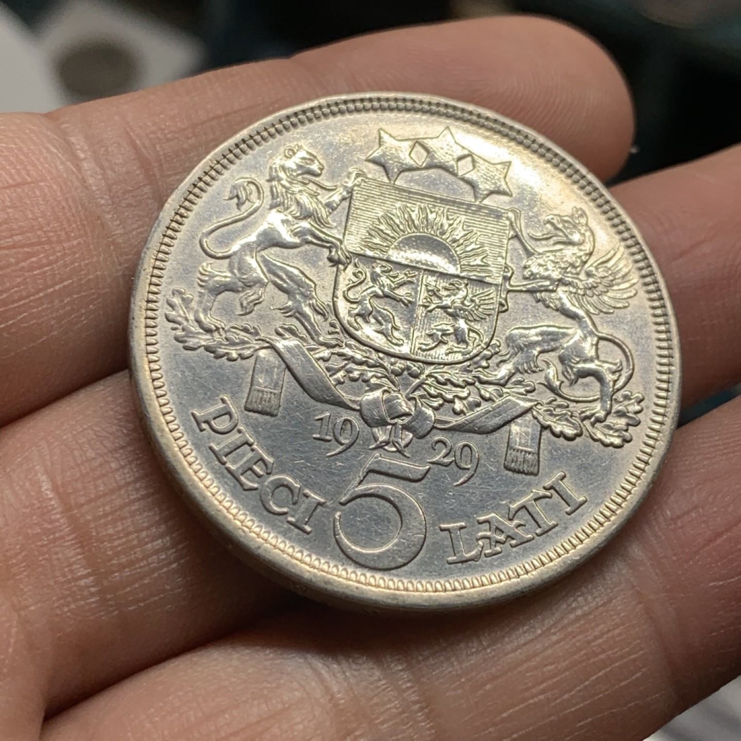 《竞宝斋》第47场-本周日，周一2场连拍（全场不限金额包邮） UNC级 拉脱维亚 1929年 5拉特少女银币 打制深峻 细节清晰