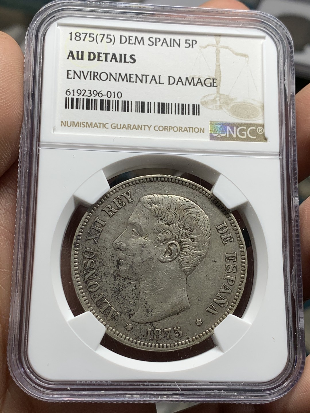 《竞宝斋》第47场-本周日，周一2场连拍（全场不限金额包邮） NGC AU评级 西班牙 1875年 阿方索十二世 青年头 5比塞塔 双柱银币 头发磨损很小