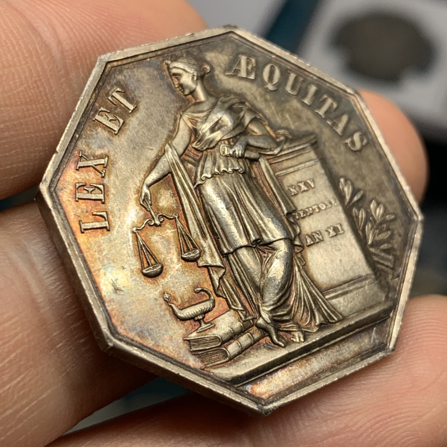 《竞宝斋》第47场-本周日，周一2场连拍（全场不限金额包邮） 法国 超大规格 五彩包浆 里尔区公证人 八角银质代币 19.6克，对角直径36.7mm 丰饶角 银标