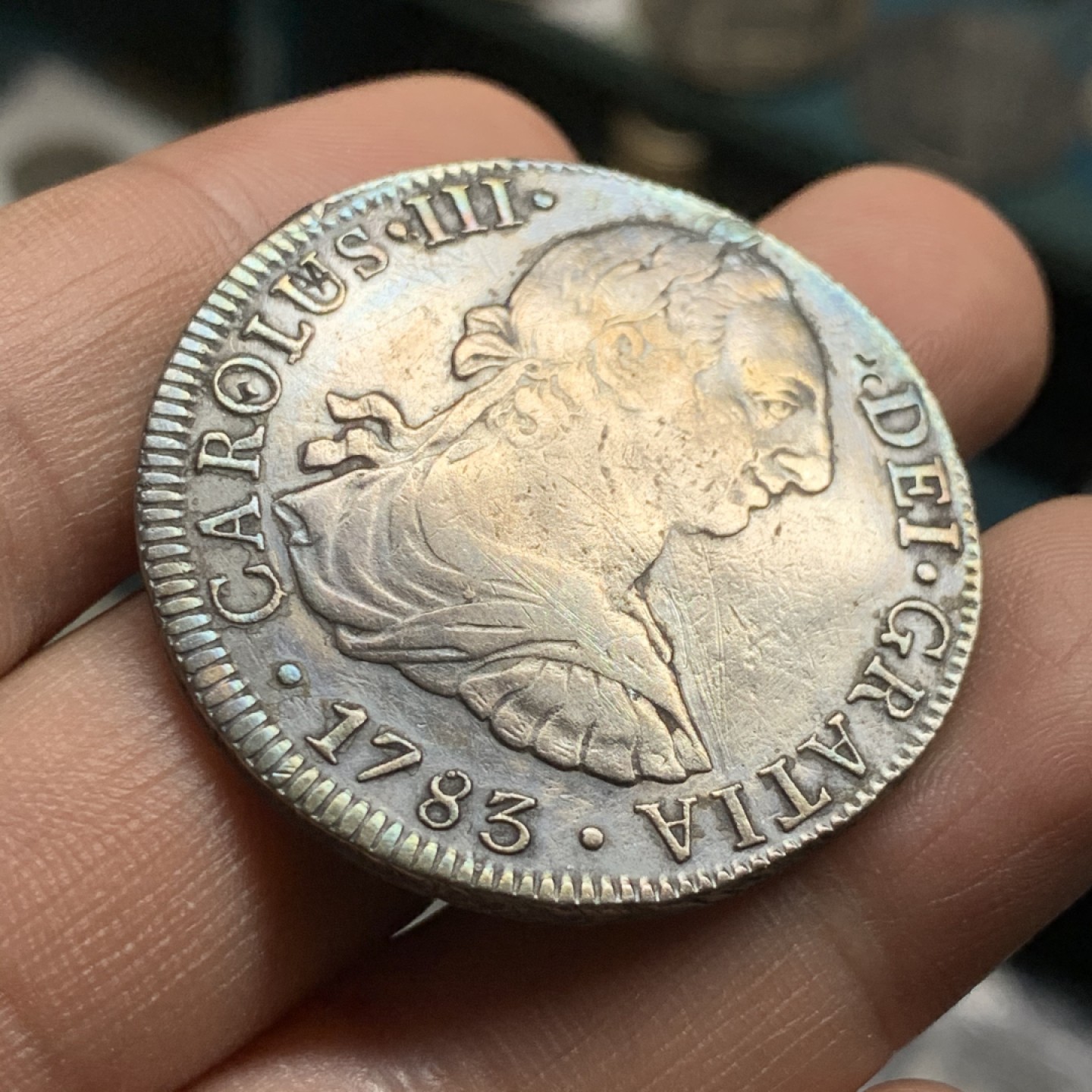 《竞宝斋》第47场-本周日，周一2场连拍（全场不限金额包邮） 1783年西班牙双柱8R 卡洛斯三世 西属墨西哥银币 双柱面环五彩包浆 背部有戳记