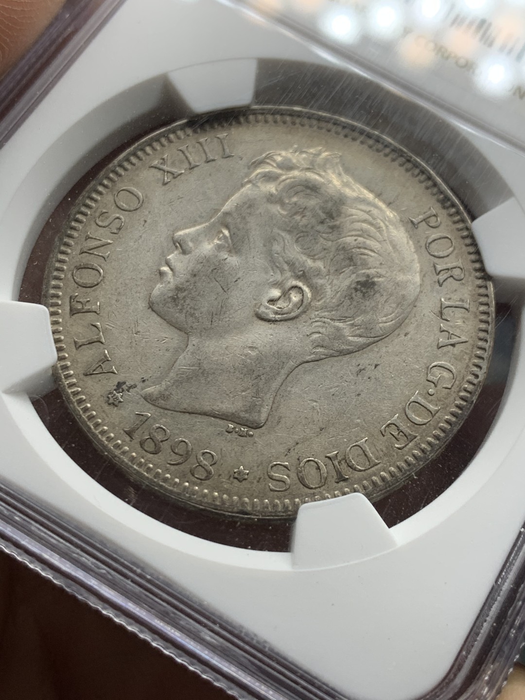 《竞宝斋》第47场-本周日，周一2场连拍（全场不限金额包邮） NGC AU评级 西班牙 1898年 阿方索十三世 小孩头 5比塞塔 双柱银币 原味好品 底光清晰