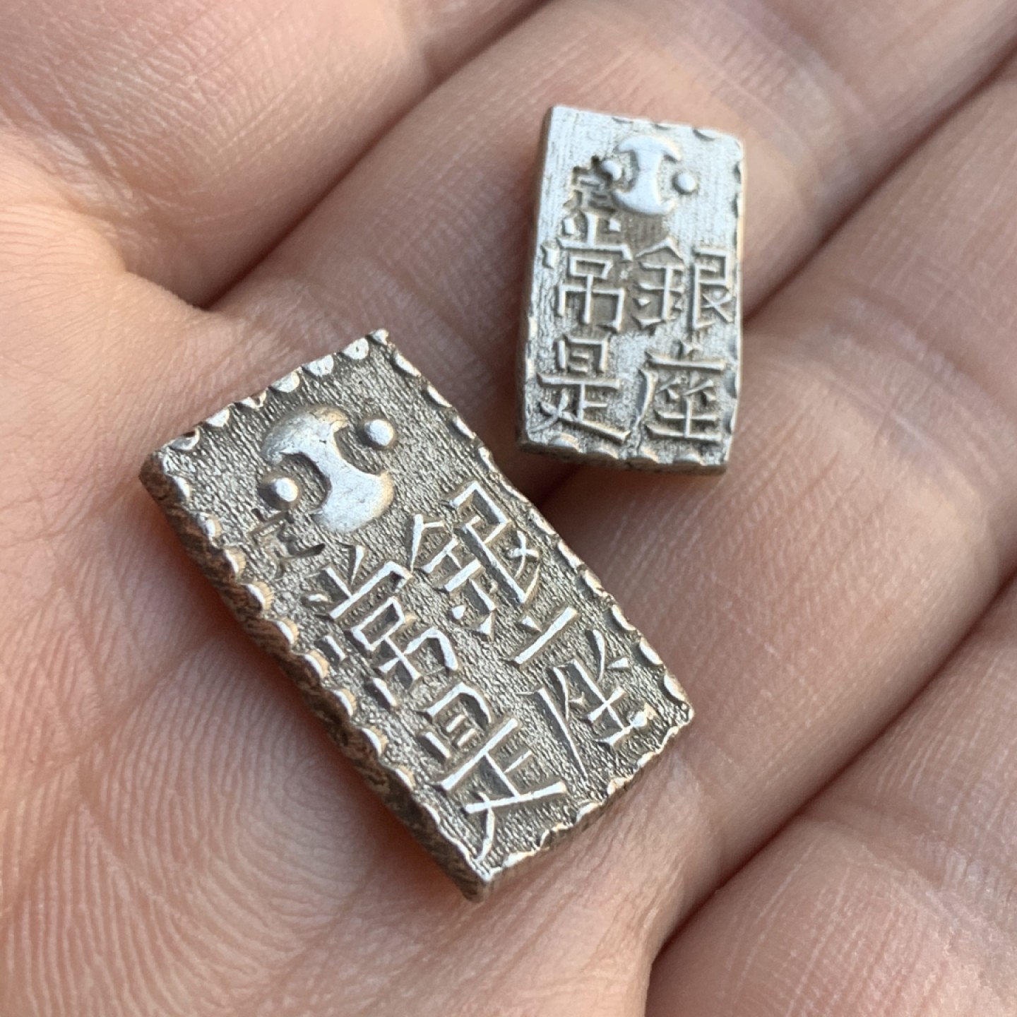 《竞宝斋》第47场-本周日，周一2场连拍（全场不限金额包邮） 日本南镣一朱银/二朱银一对 