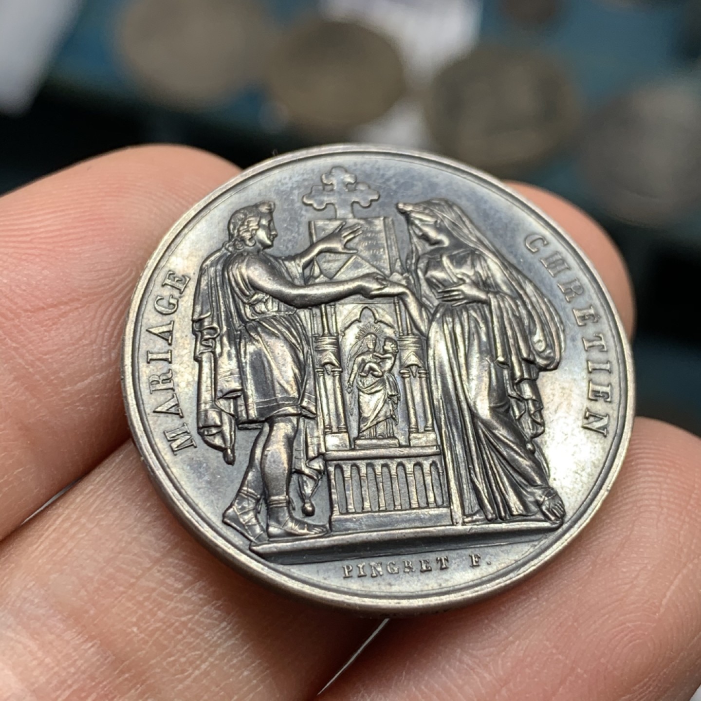 《竞宝斋》第47场-本周日，周一2场连拍（全场不限金额包邮） 法国 1845-1860年 银质婚章 10.9克 30mm直径 手指边铭银标 均匀的黑色包浆 非常好的状态