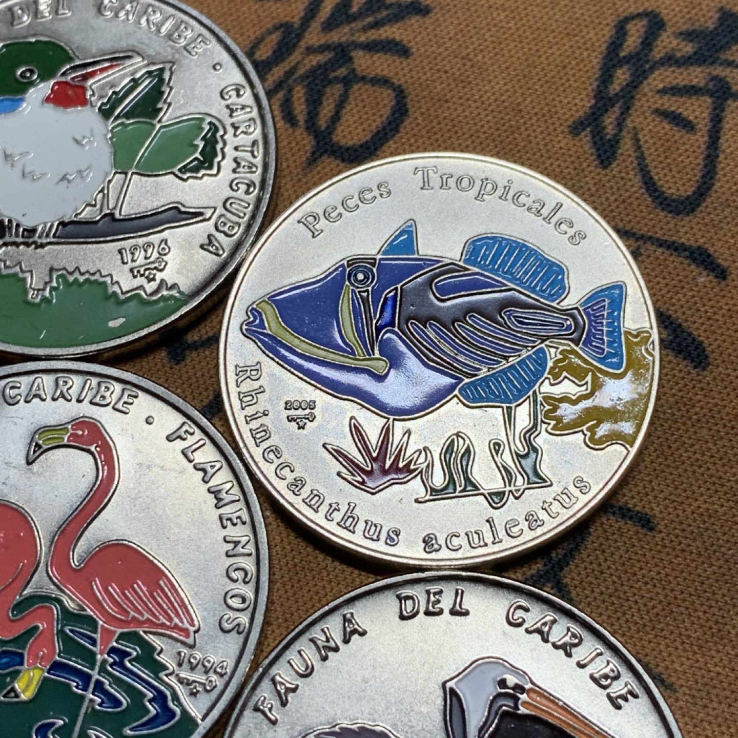 《竞宝斋》第47场-本周日，周一2场连拍（全场不限金额包邮） 古巴1比索 珐琅彩一组5枚