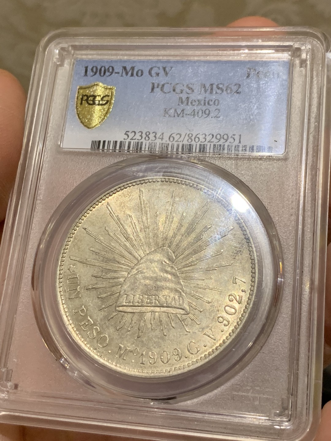 《竞宝斋》第47场-本周日，周一2场连拍（全场不限金额包邮） PCGS MS62  1909年墨西哥1比索鹰洋银币（MO GV）  深打，鹰犹如活物
