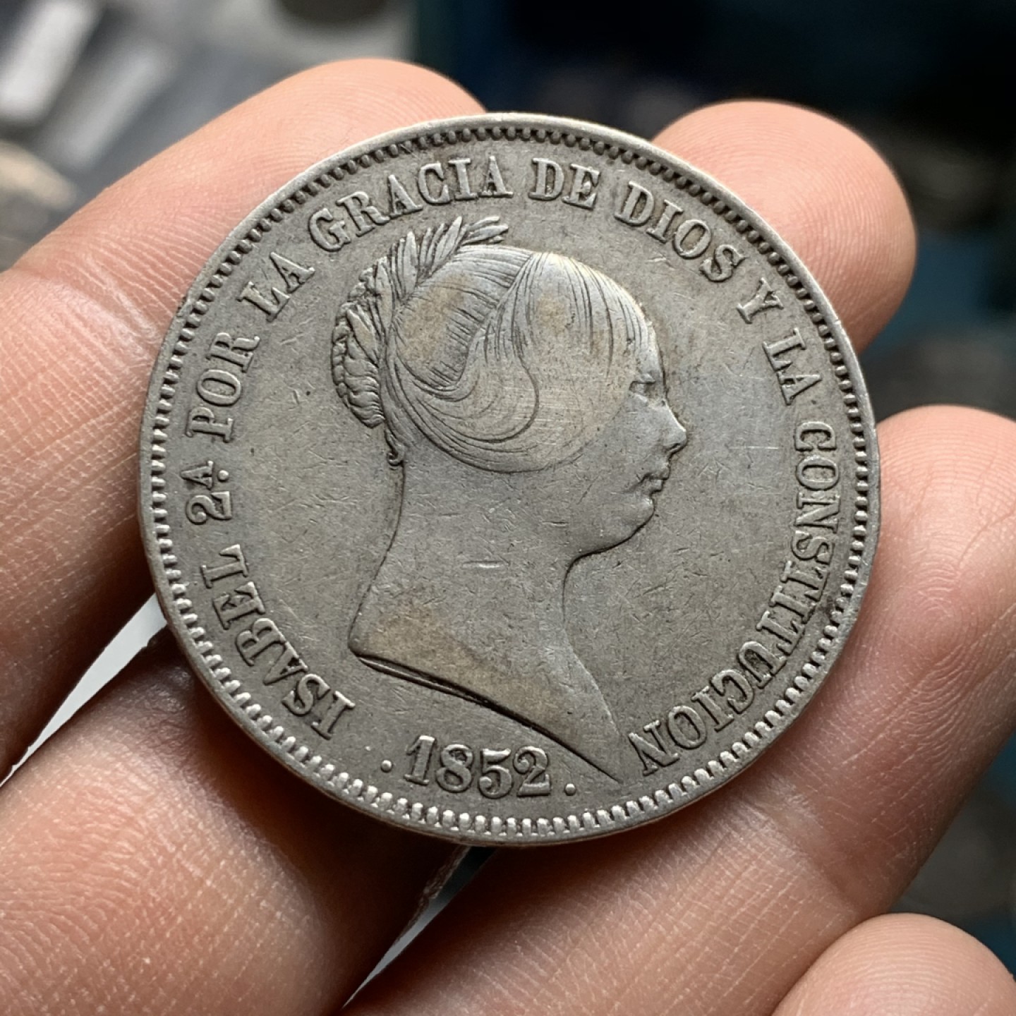 《竞宝斋》第47场-本周日，周一2场连拍（全场不限金额包邮） 1852年伊莎贝拉二世双柱20R 猪妹妹银币 美品无弱打，双柱中的少见品种，好品相更少见，双柱收藏必备之一