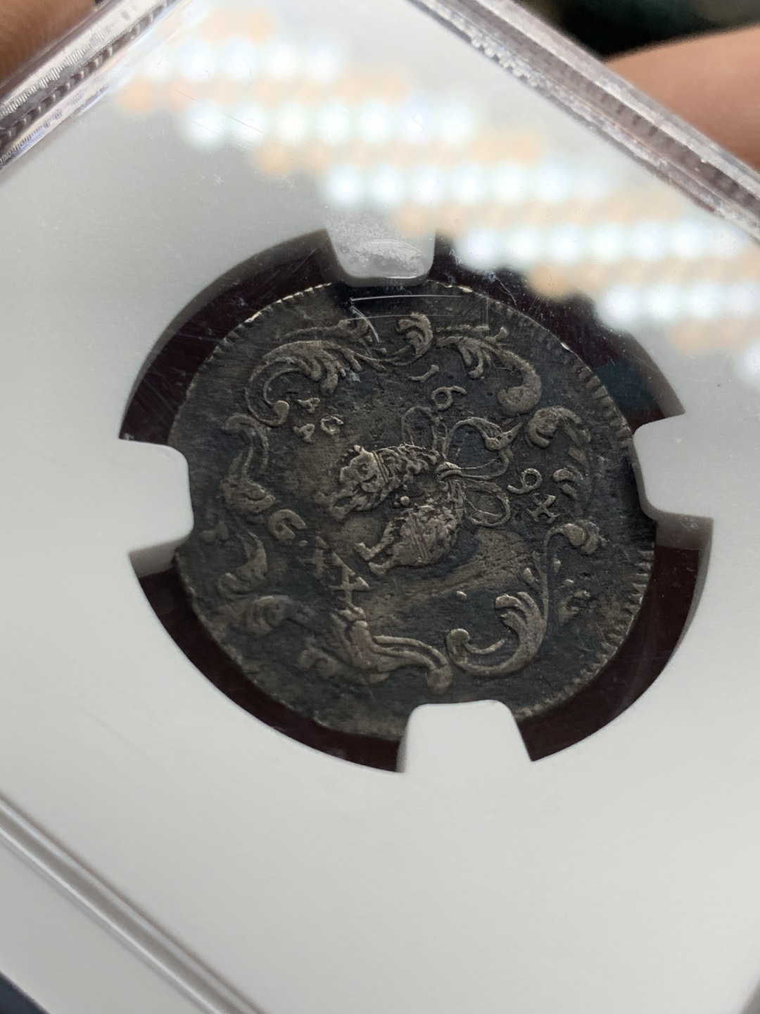 《竞宝斋》第47场-本周日，周一2场连拍（全场不限金额包邮） 1694年那不勒斯-恶魔查理二世20G NGC VF-DETAILS原味银币。稀少款。