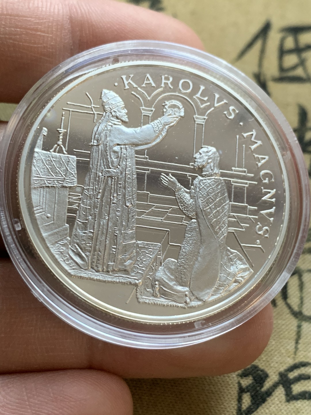 《竞宝斋》第47场-本周日，周一2场连拍（全场不限金额包邮） 原盒证书 安道尔 1996年 加冕 10第纳尔 ECU 精制大银币