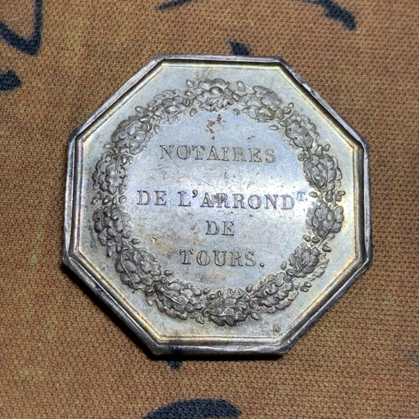 《竞宝斋》第47场-本周日，周一2场连拍（全场不限金额包邮） 法国  MS品质 1860-1879年图尔斯 公证人  八角银质代币 12.9克，对角直径33.2mm 蜜蜂边铭 银标